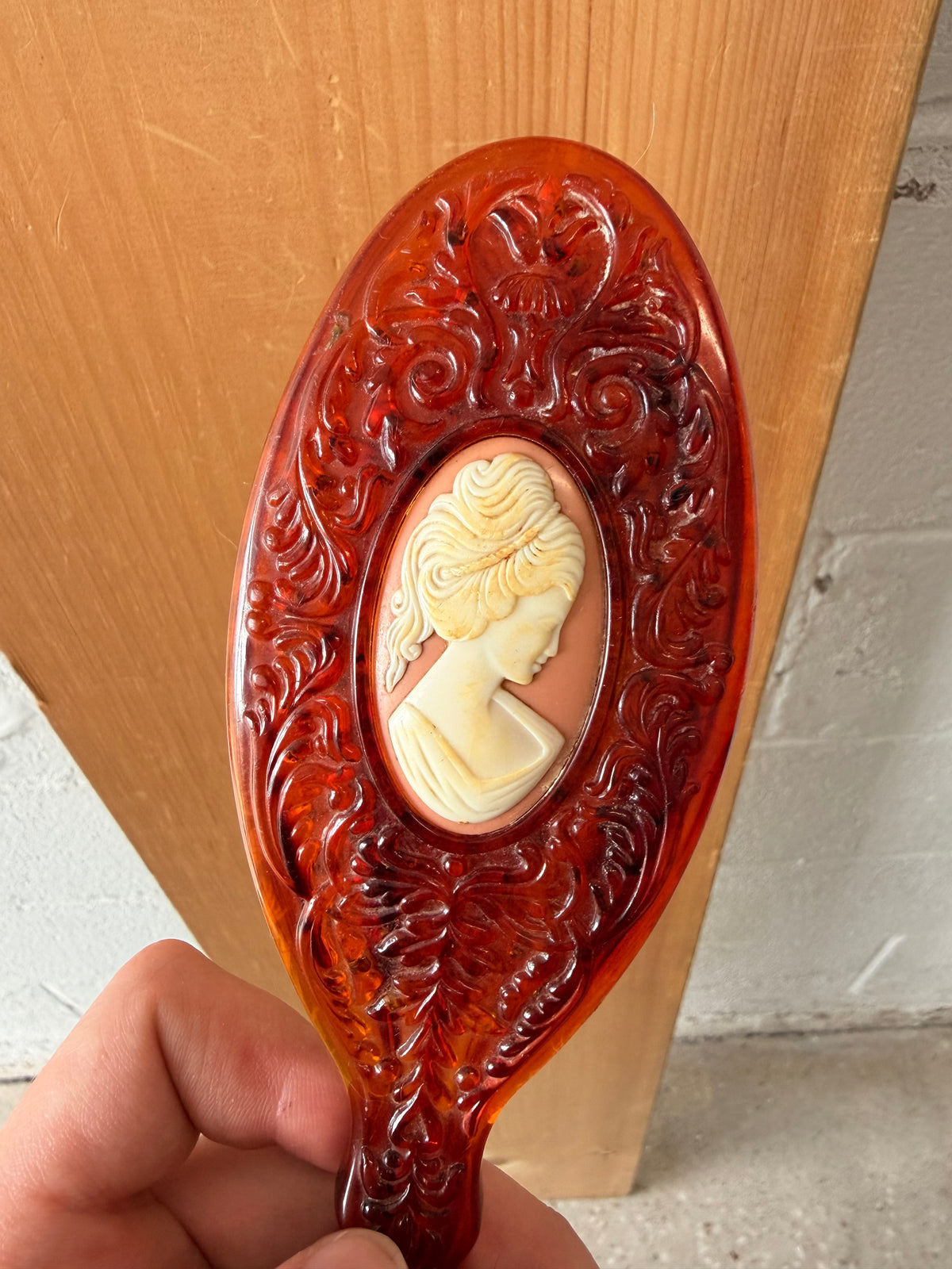 Vtg Avon Cameo Vanity Brush