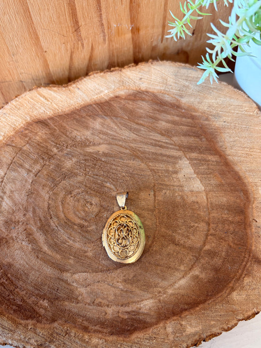 Vtg Gold Tone Locket