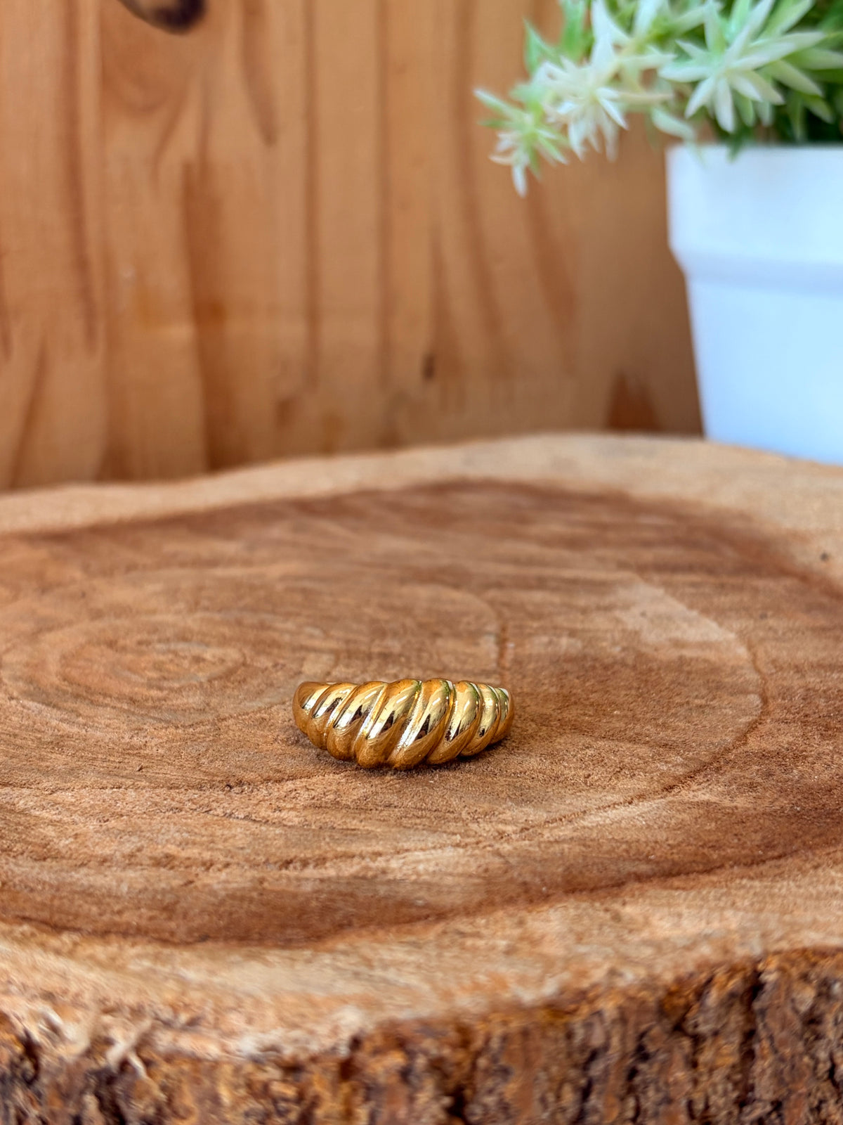925 Gold Tone Ribbed Ring : Size 8
