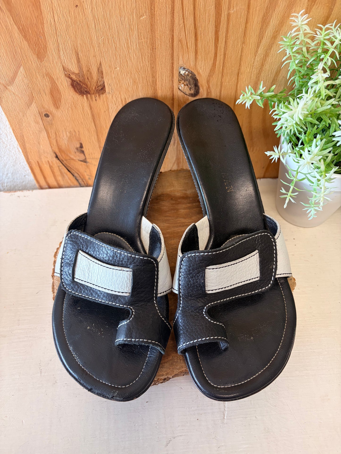 Black & White Wedges : Size 6