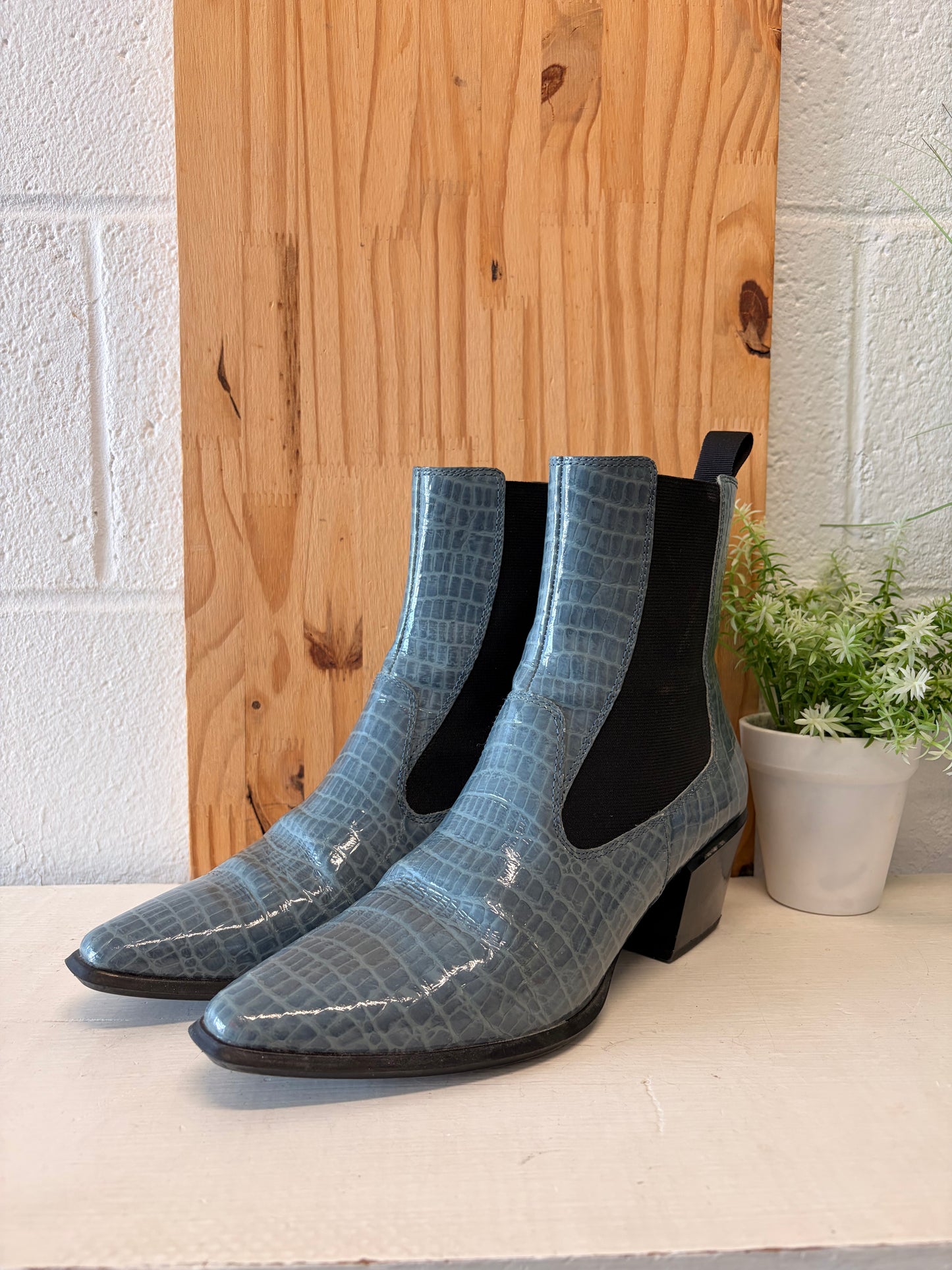 Vagabond Textured Blue Leather Boots : EU 38