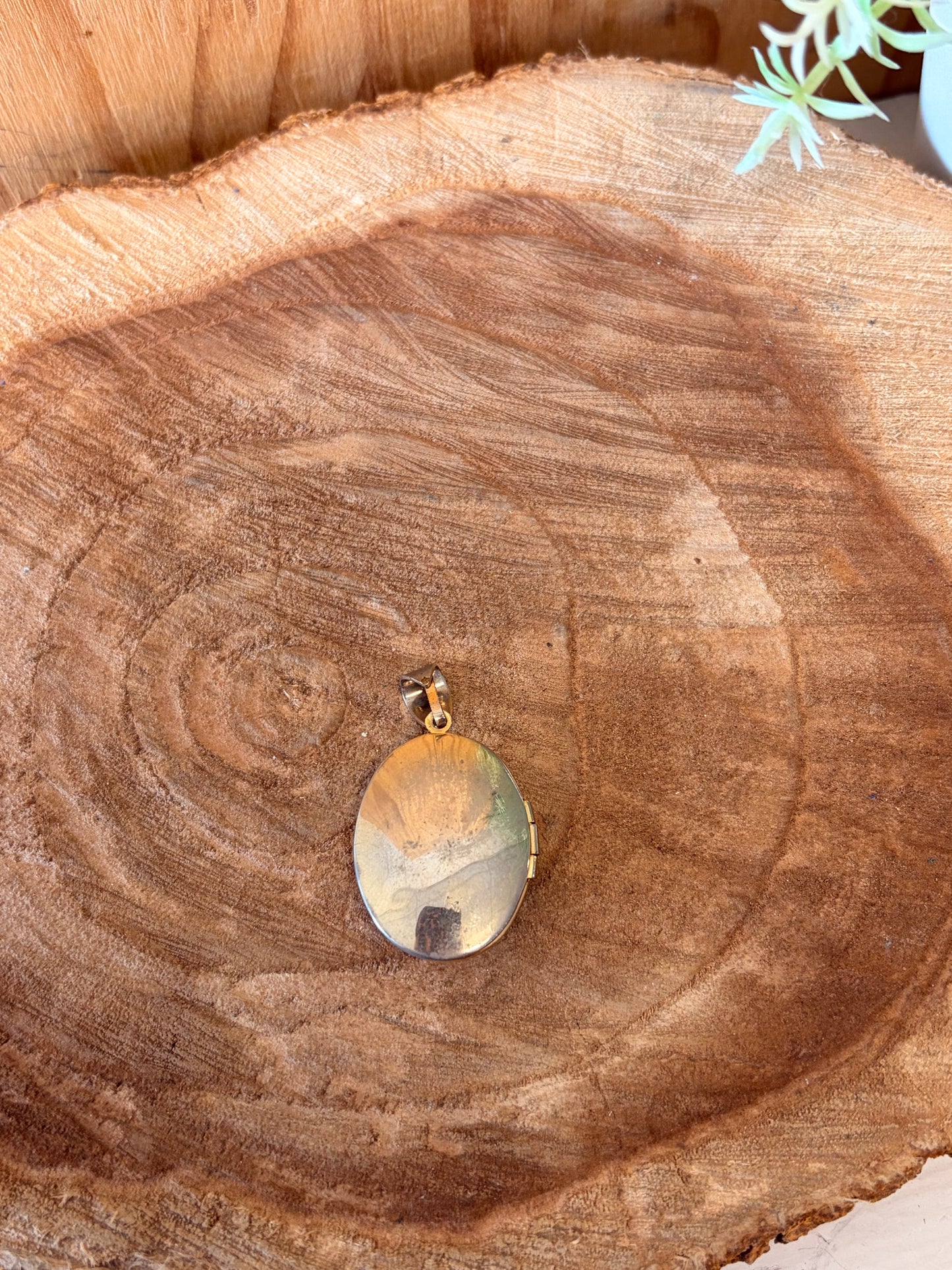 Vtg Gold Tone Locket