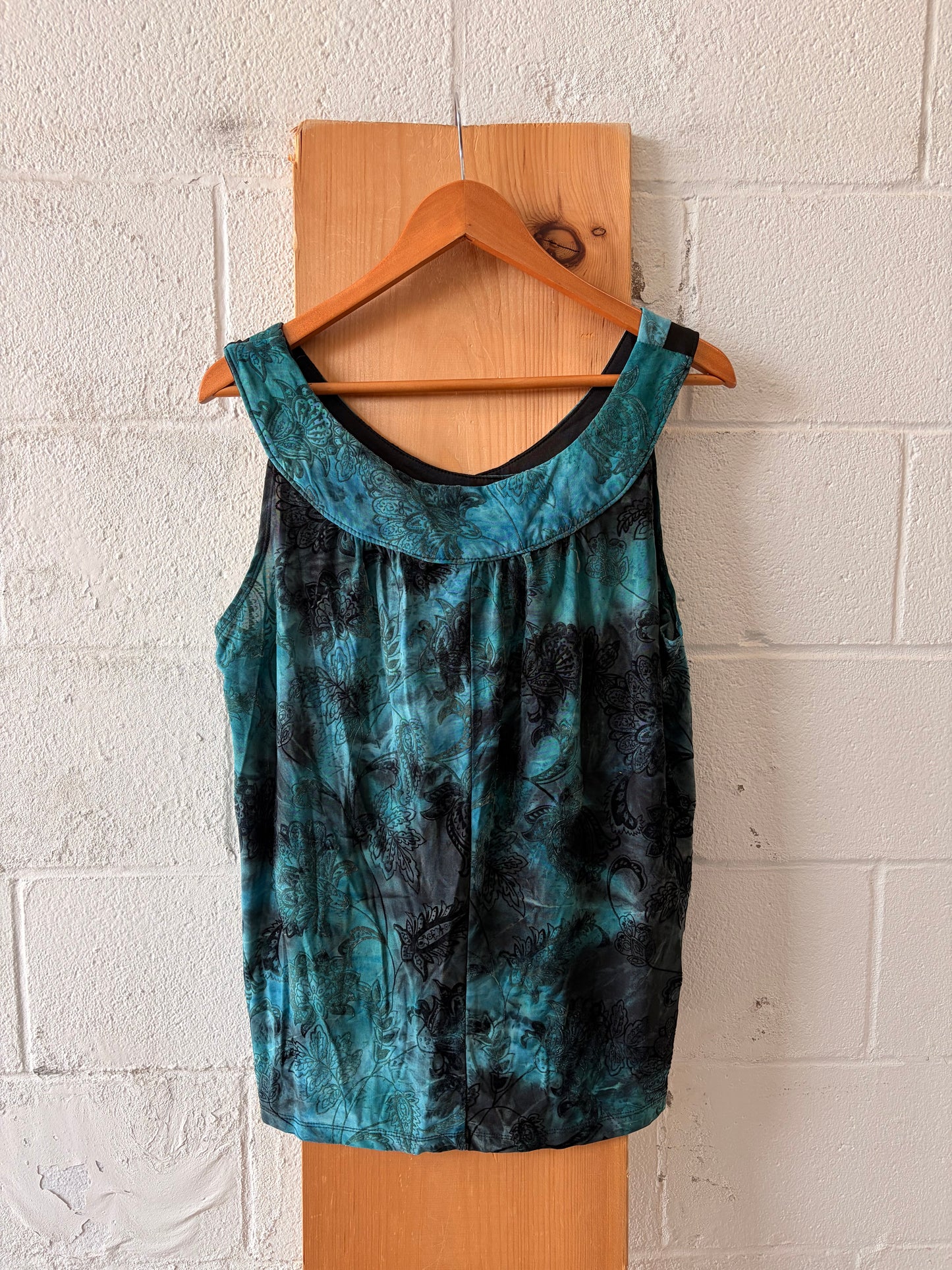 Teal Velvet Floral Tank : 18/20W