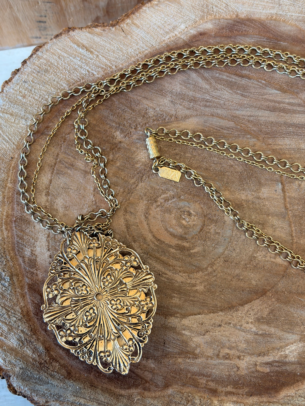 1928 Jewelry Company Cameo Pendant Necklace