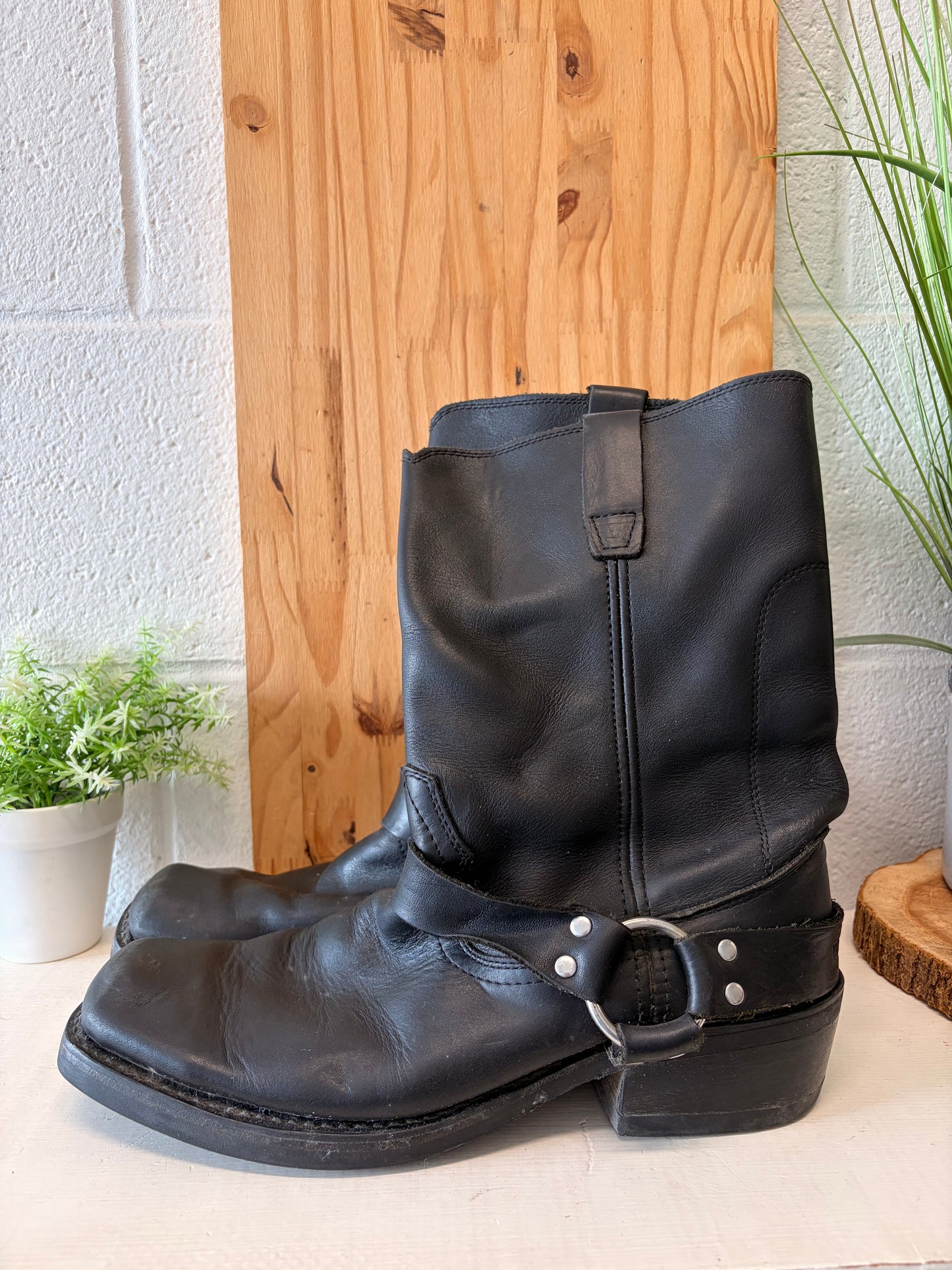 Durango Black Harness Boots : Men’s 11