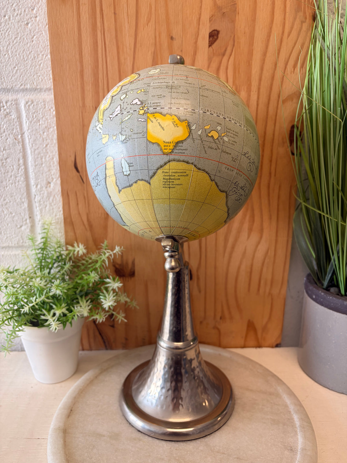 Tabletop World Globe (Local Pick Uo Only)