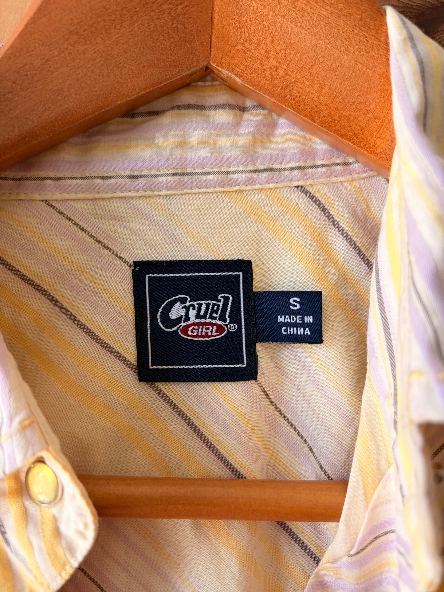 Cruel Girl Striped Yellow Pearl Snap : S