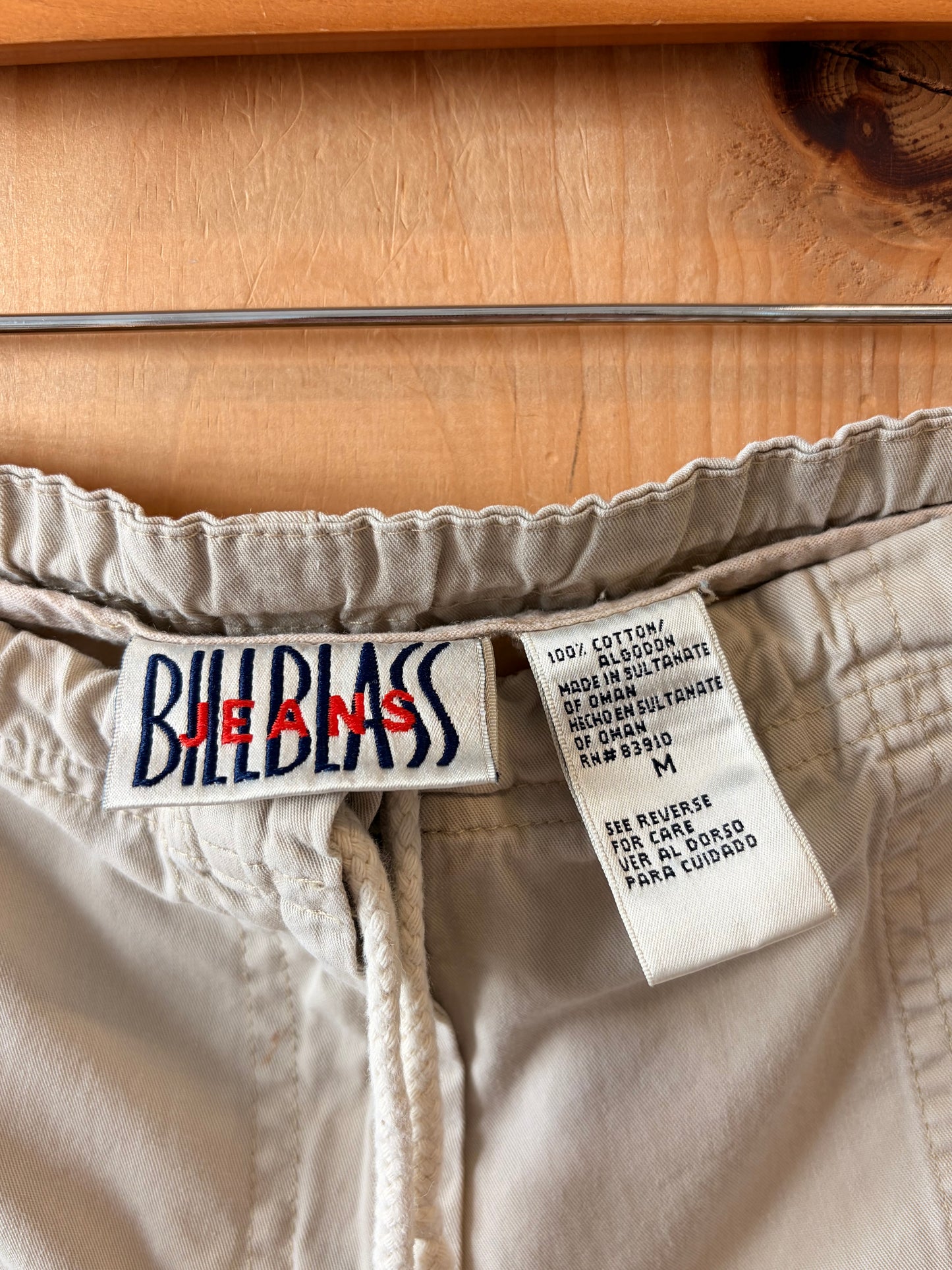 Khaki Bill Blass Capris : M