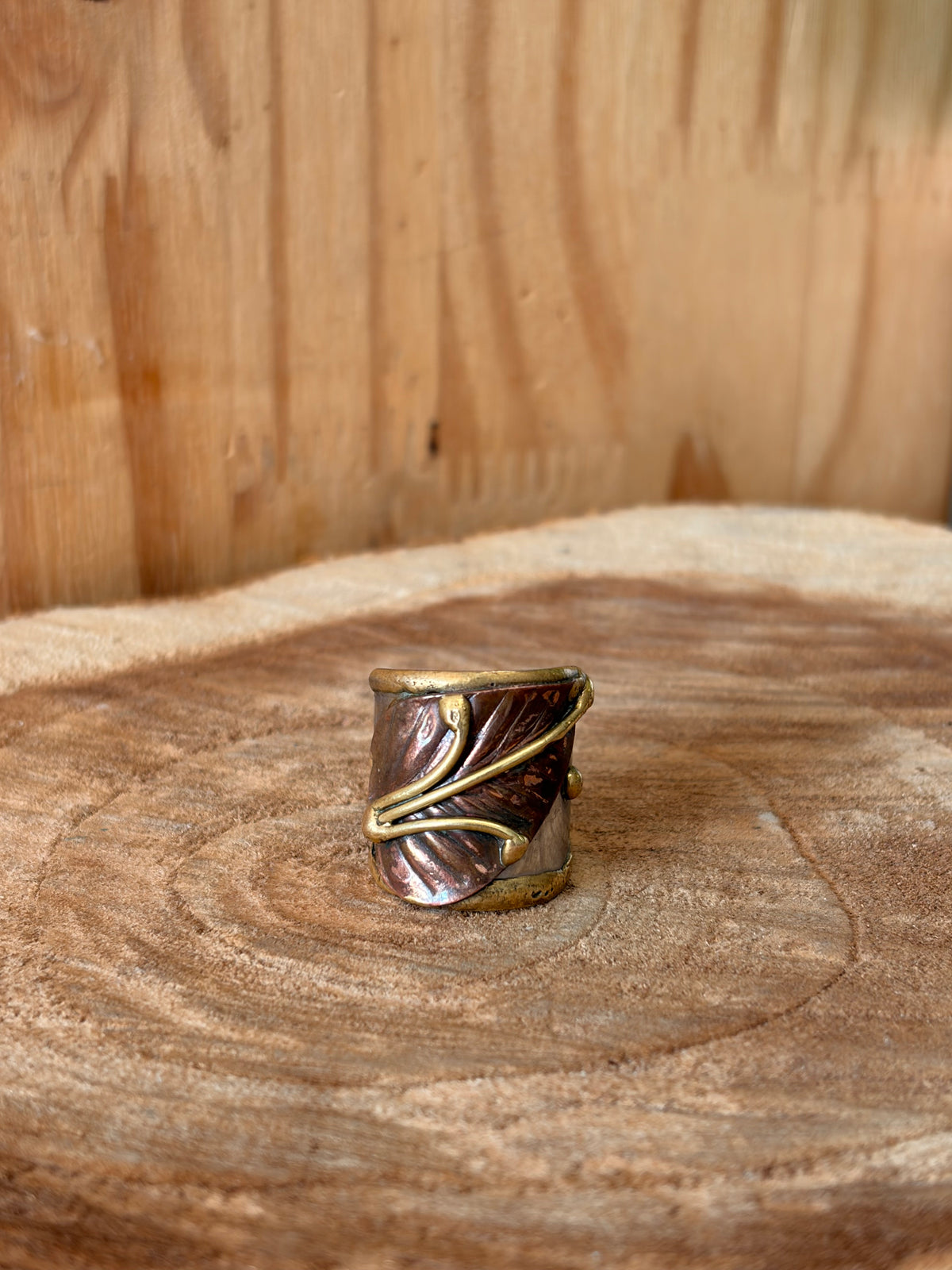 Three Tone Metal Leaf Ring : Size 7