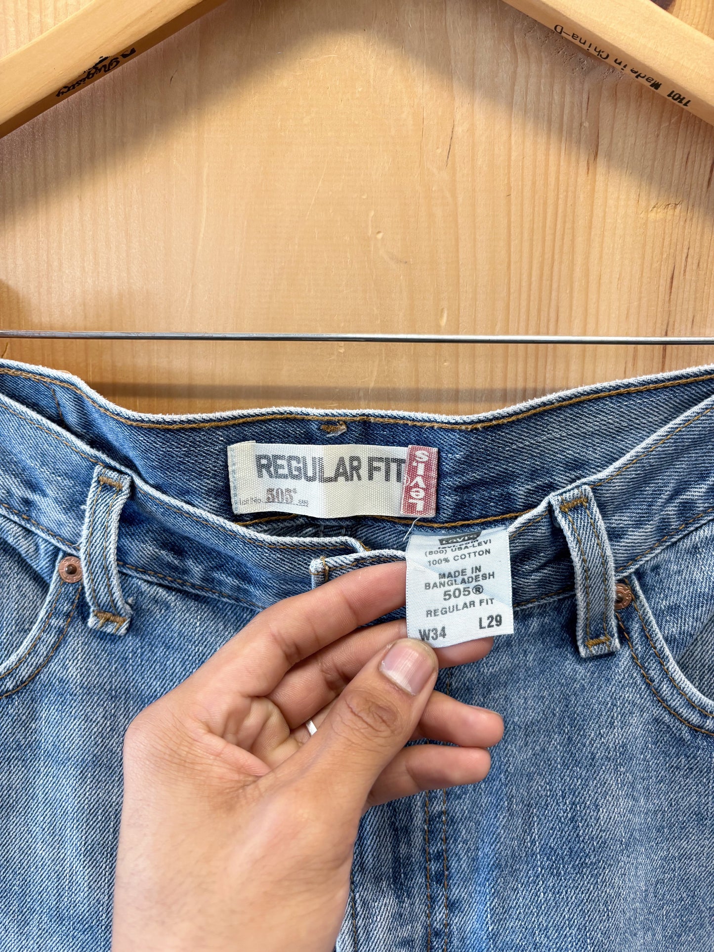 Levi’s 505’s : 34” W