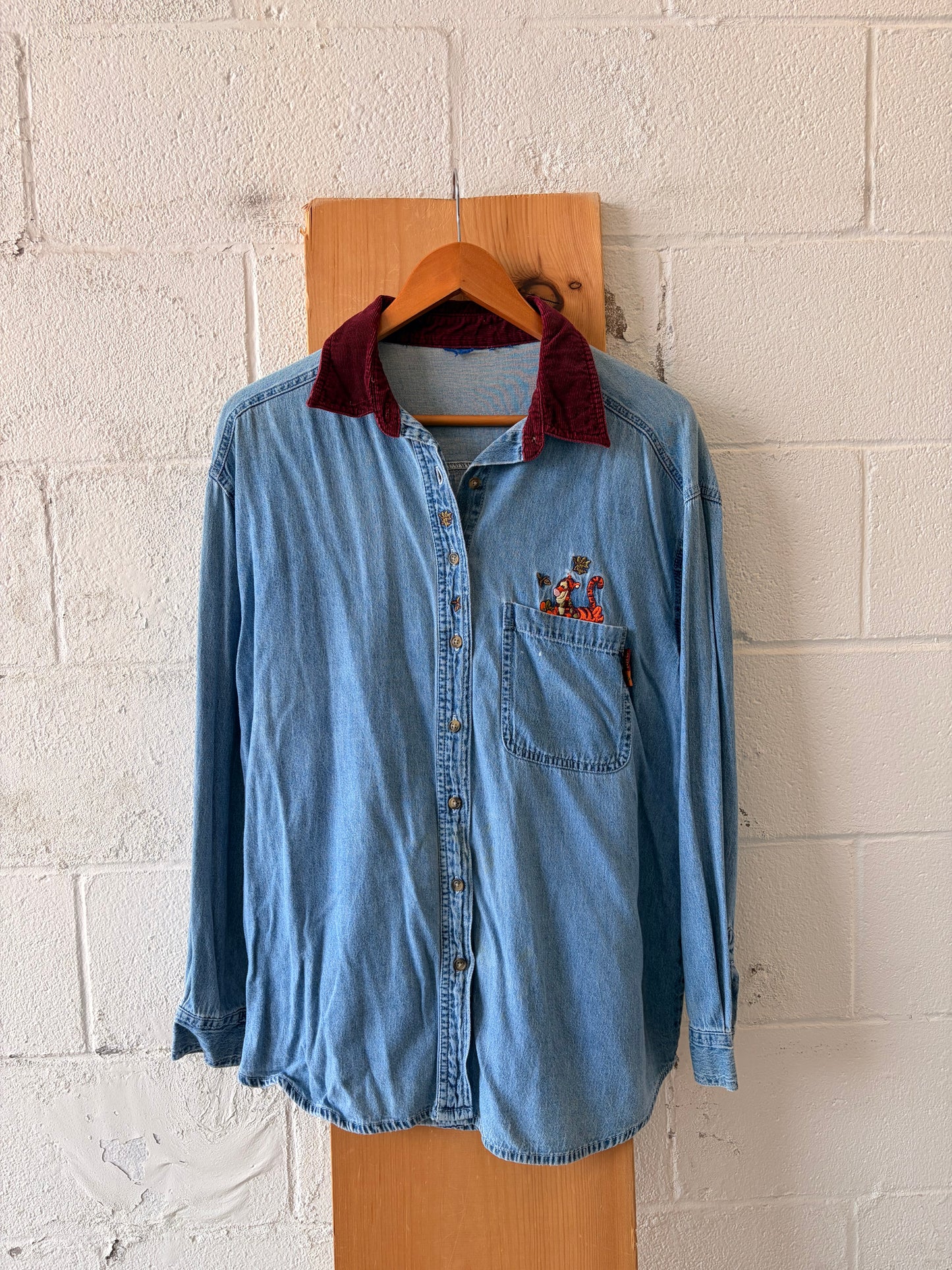 Vtg Embroidered Tigger Denim Button Up : L