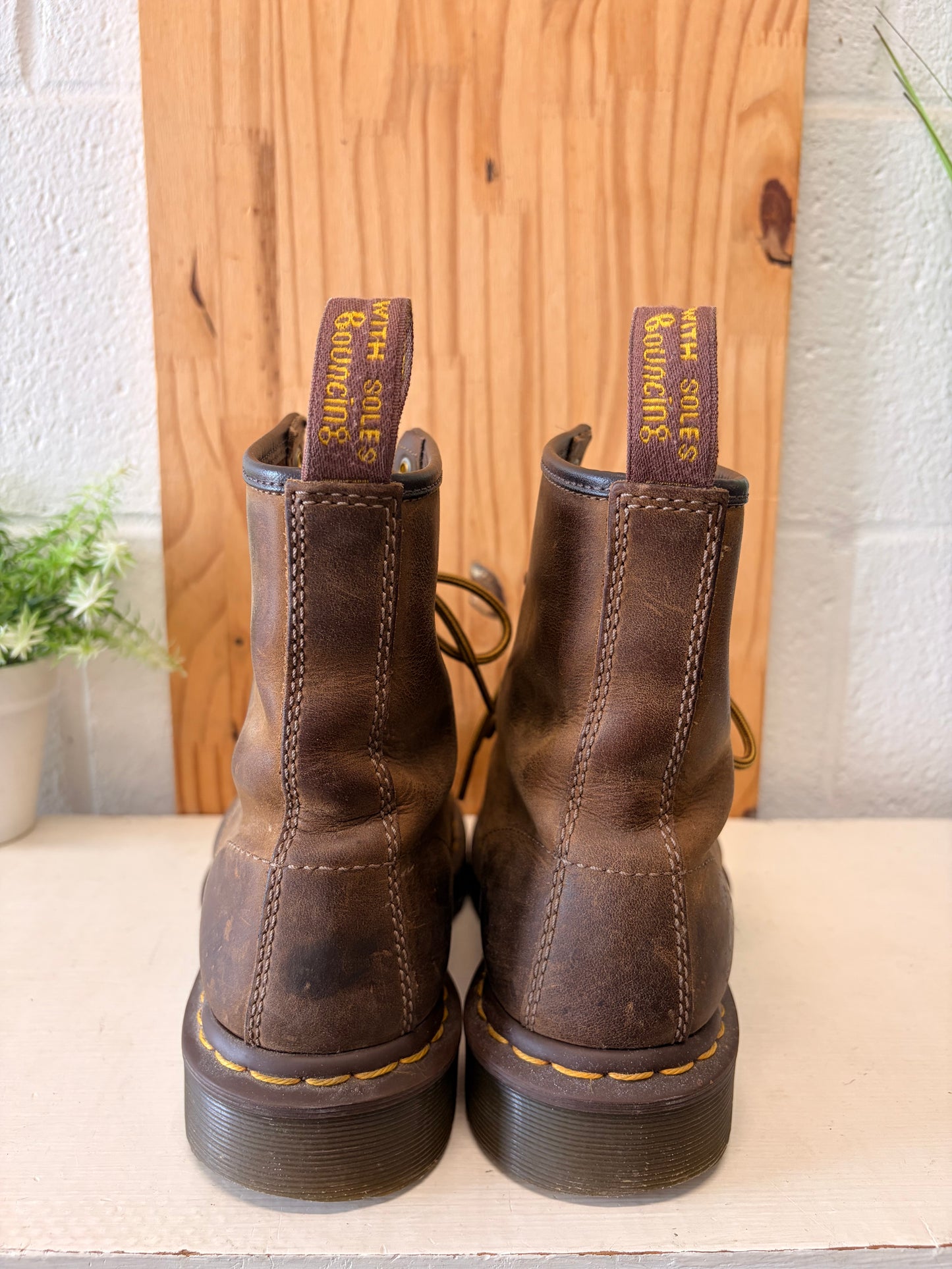 Dr. Marten Brown Boots : 6M