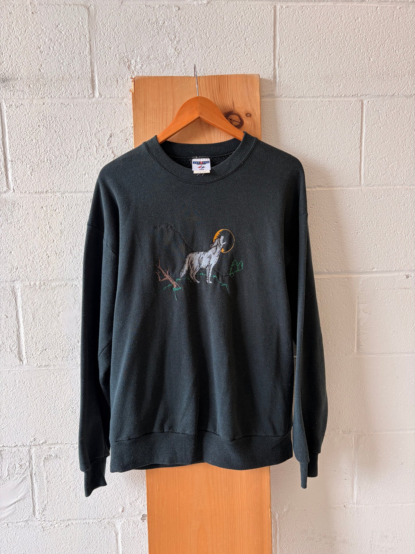 Vtg Faded Black Wolf Embroidered Crew : L