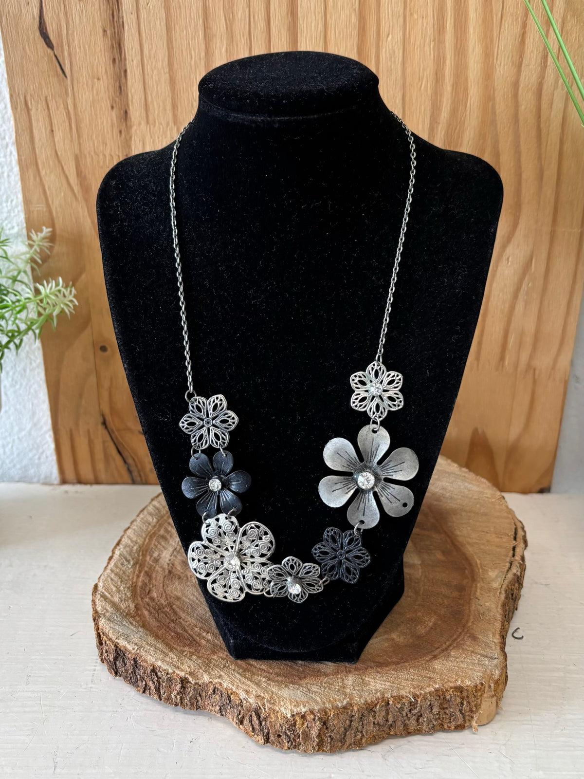 Silver Tone Flower Necklace