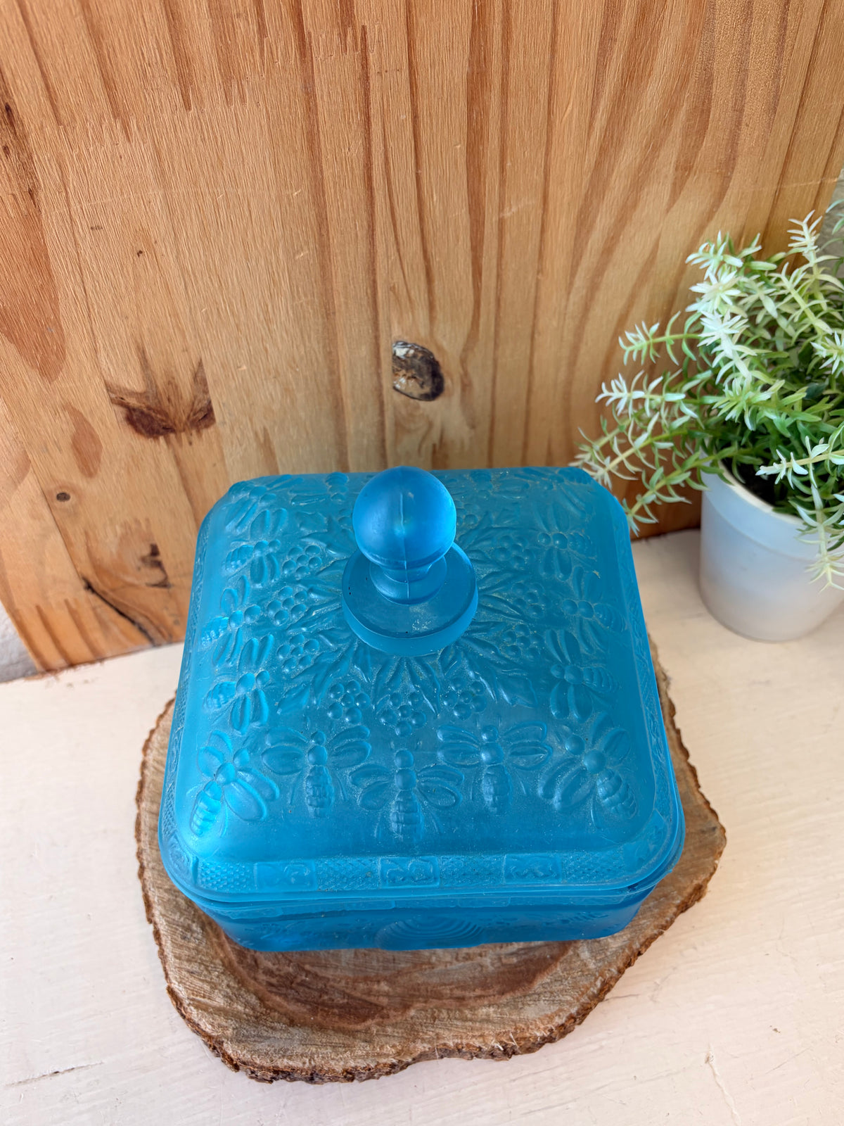 Vtg Indiana Glass Tiara Frosted Blue Etched Bee Box (Local Pick Up Only)