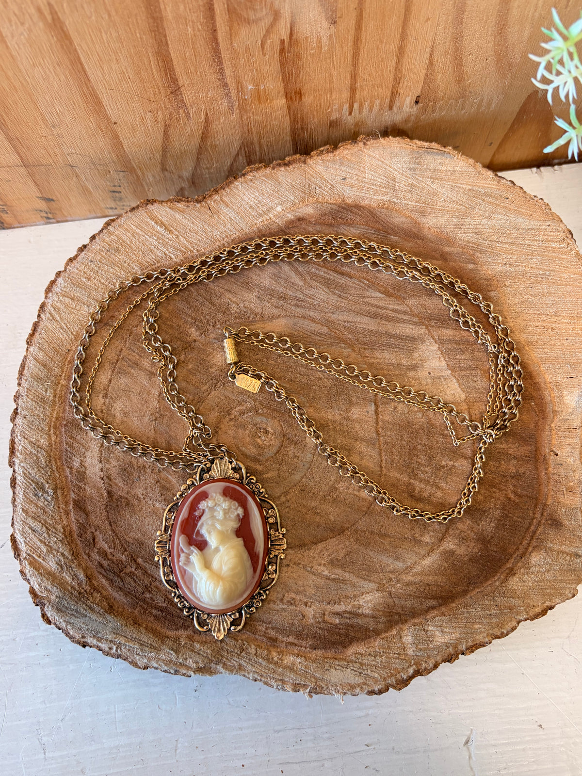 1928 Jewelry Company Cameo Pendant Necklace