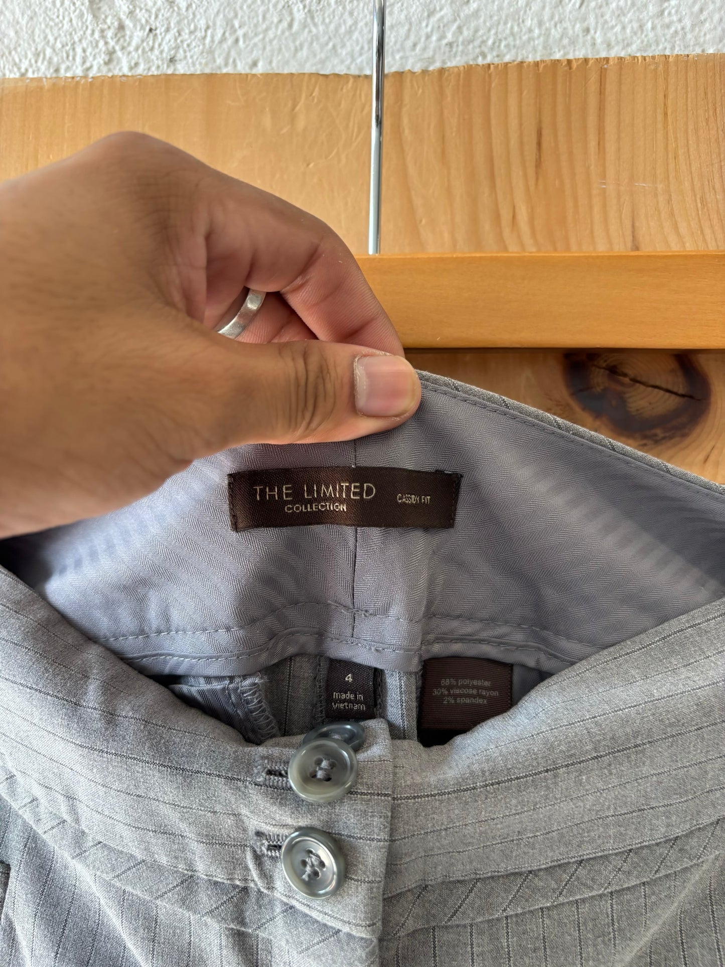 Gray Trousers : 4