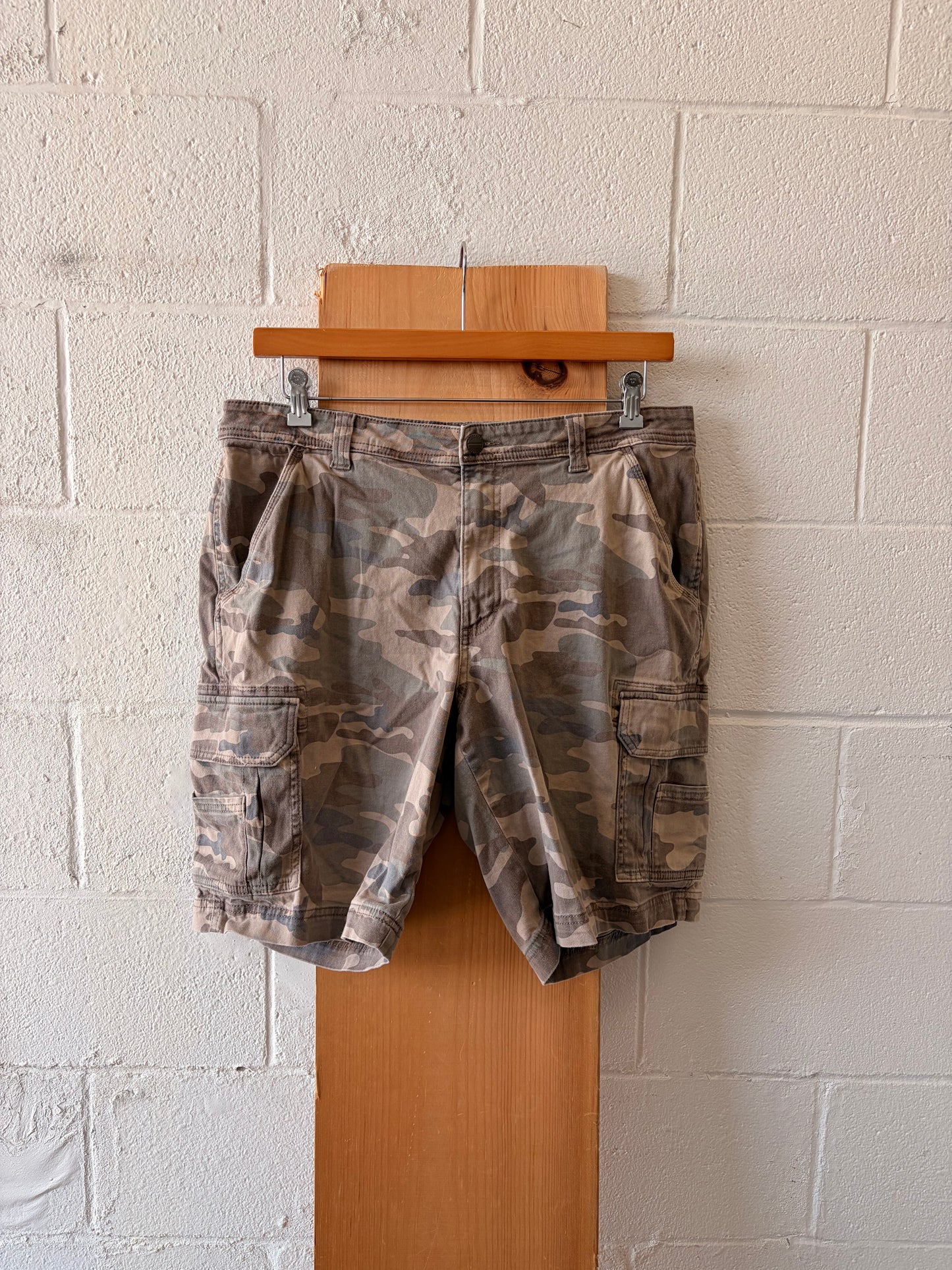 Camo Cargo Shorts : 36
