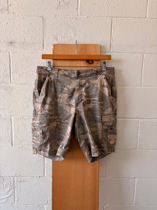Camo Cargo Shorts : 36
