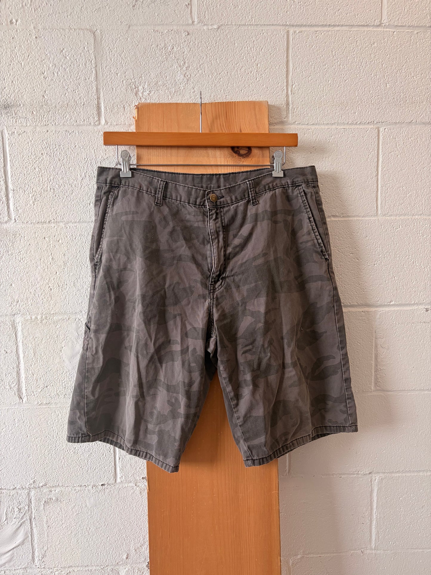 Camo Dickies Shorts : 38”W