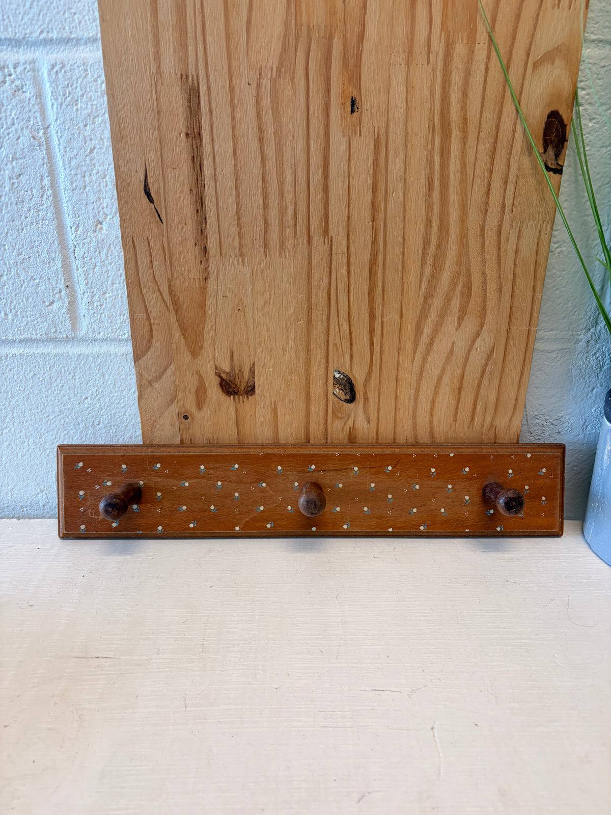 Dainty Floral Wooden Wall Hooks (Local Pick Up Only - As Is)