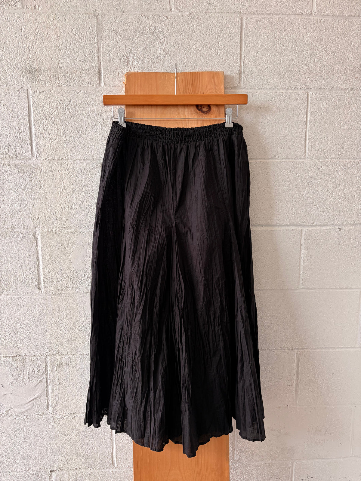 Classic Black Crinkle Skirt : XL