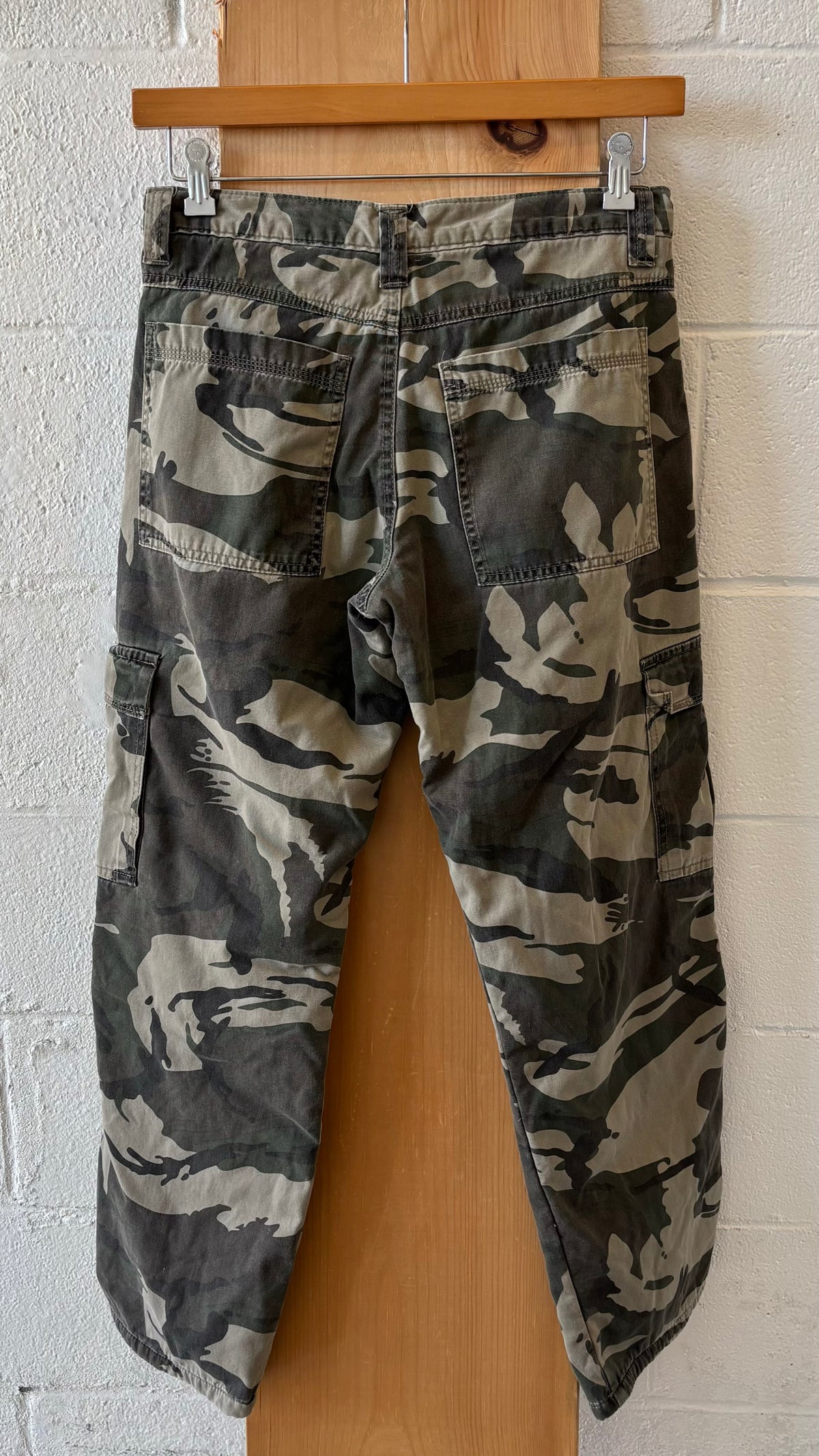 Lined Camo Wrangler Cargos : 30 x 30