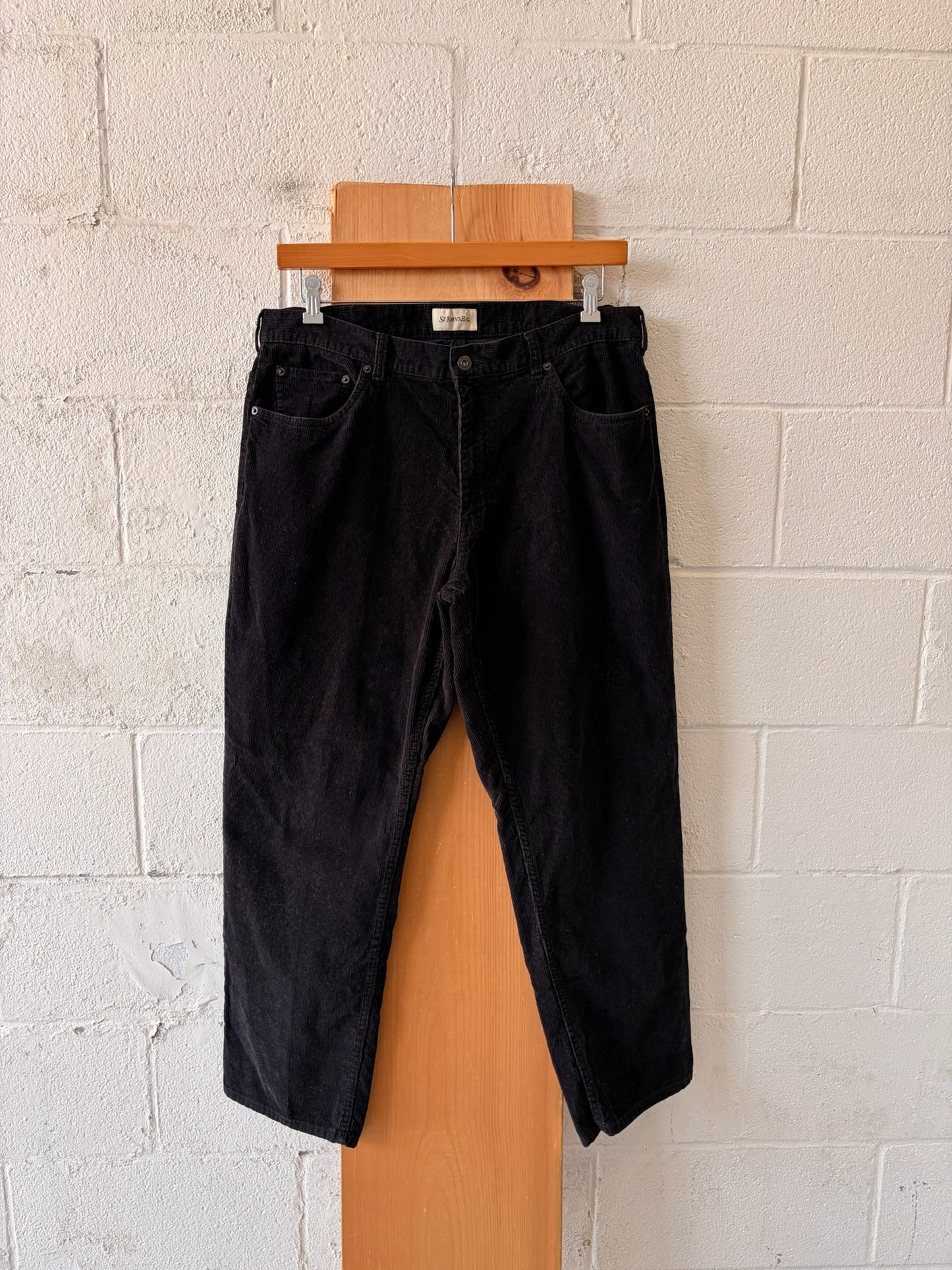 Black St John’s Bay Jeans : 36” W