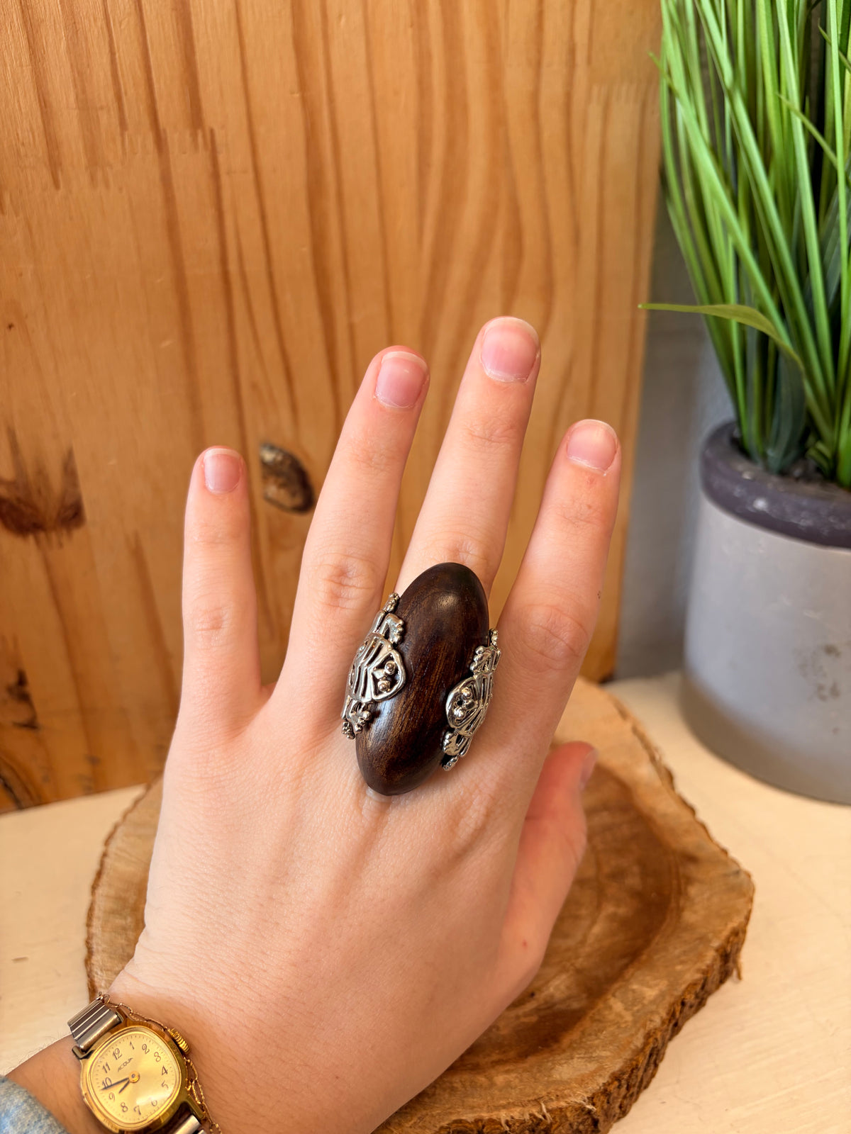 Frog Detailed Wooden Statement Ring : Elastic Band