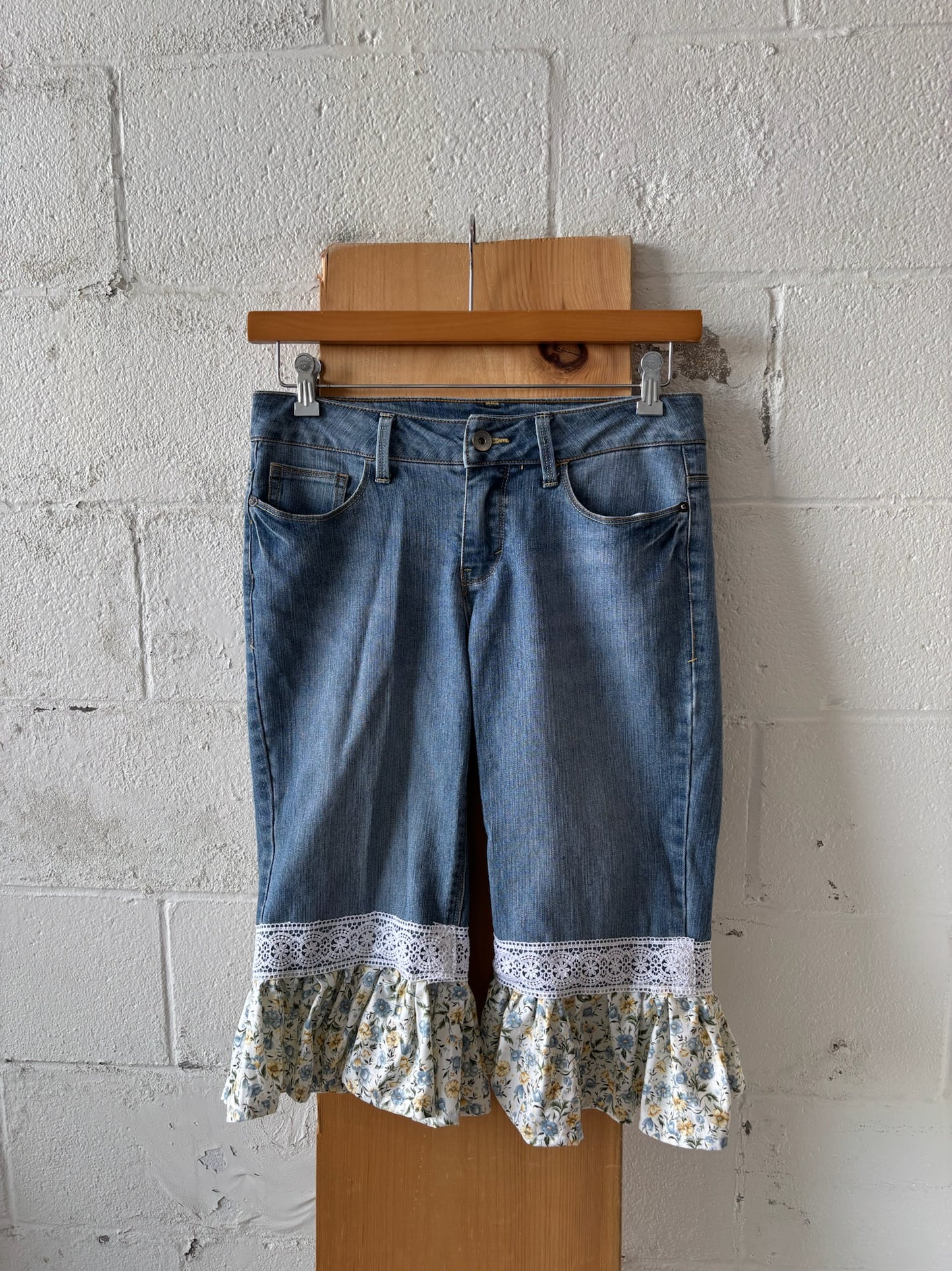 WHSE479 Original Ruffle Capris : 6
