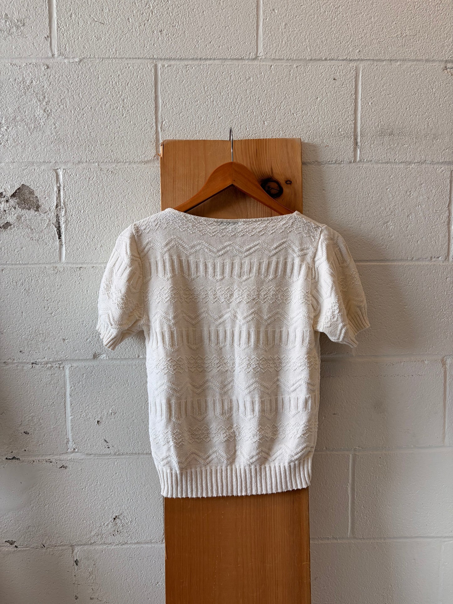 Short Sleeve Textured Cream Sweater : M