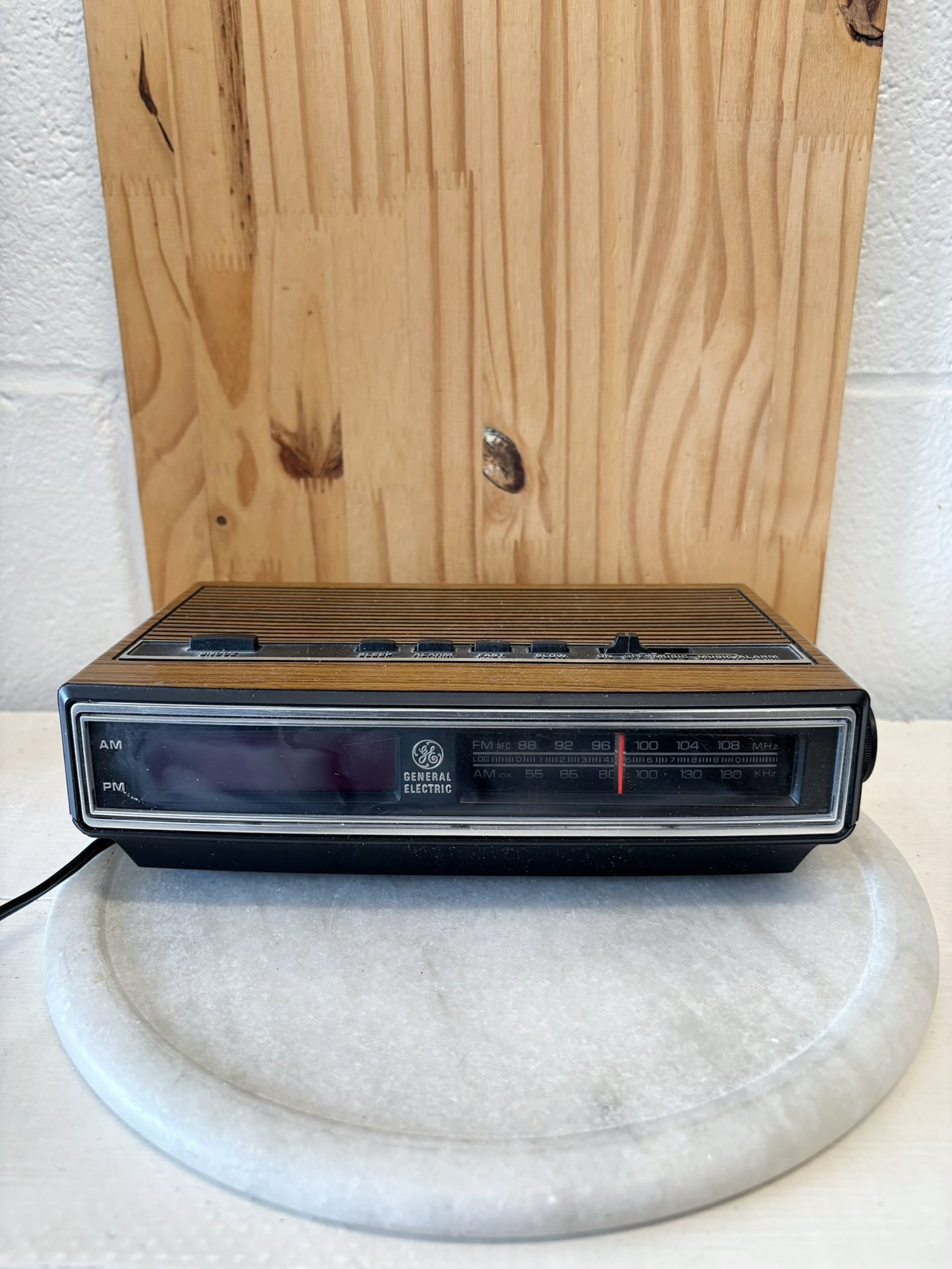 Vtg Alarm Clock / Radio (Local Pick Up Only)
