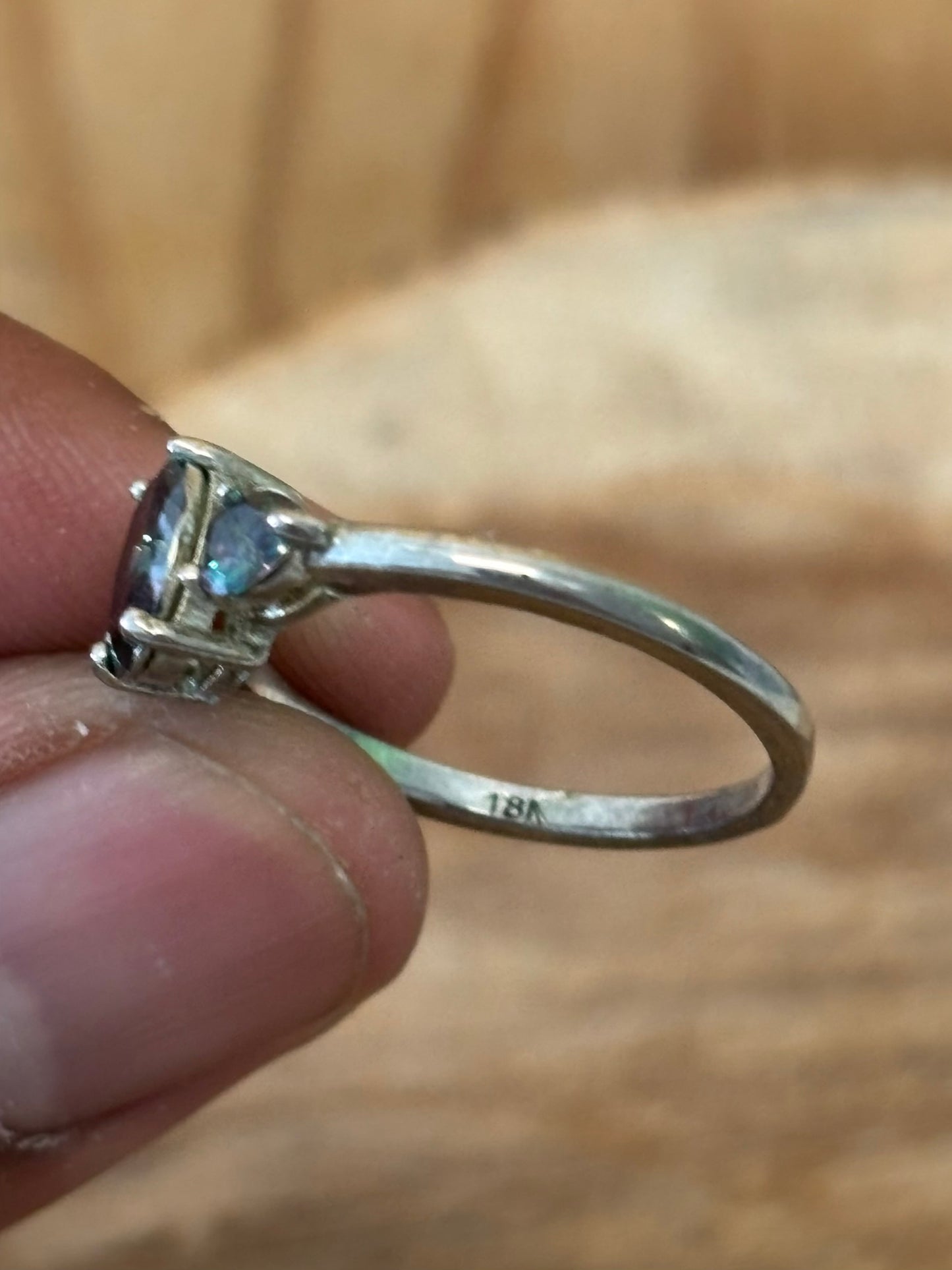 18K White Gold Ring : Size 8