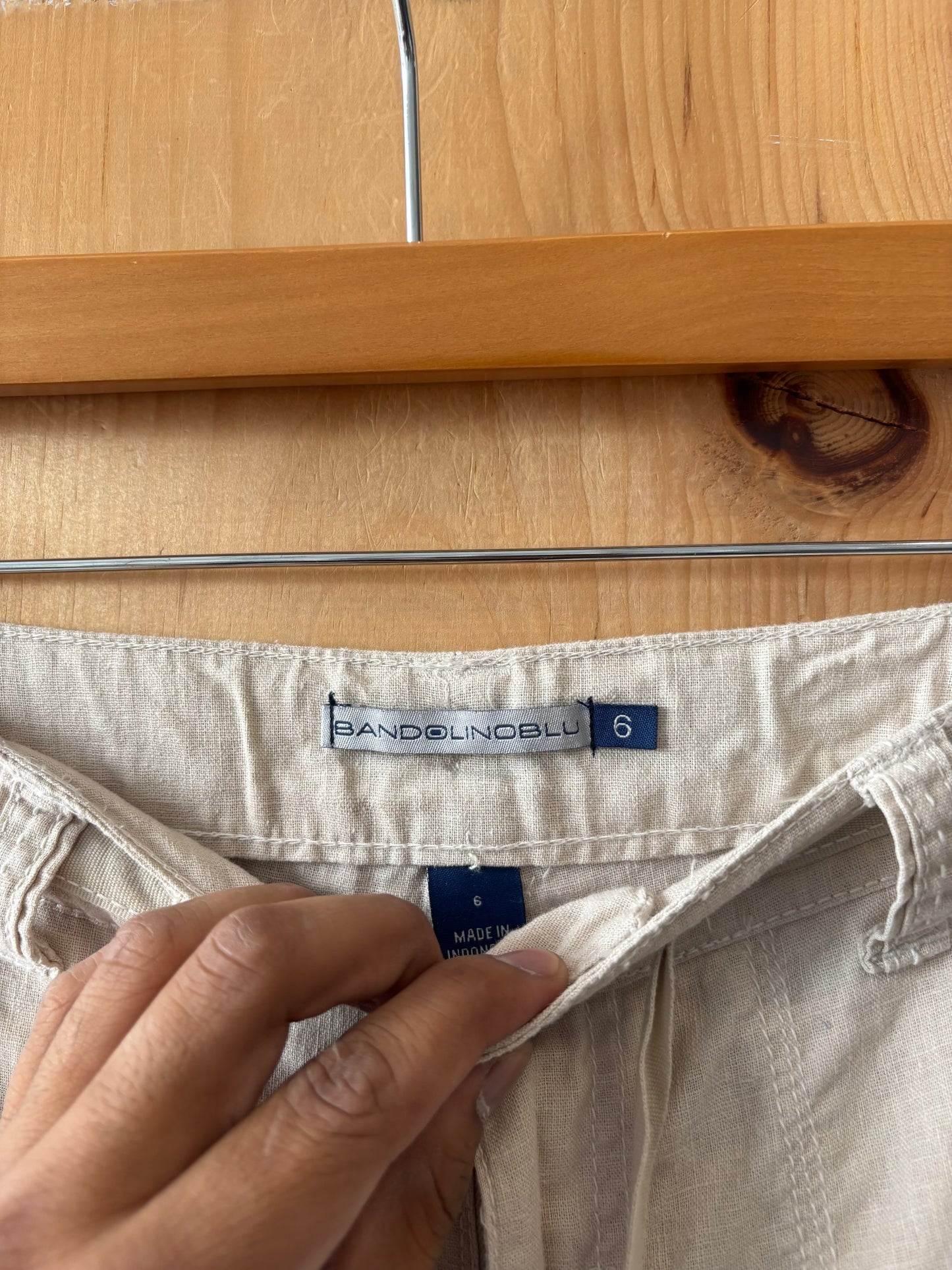 Beige Capris : 6