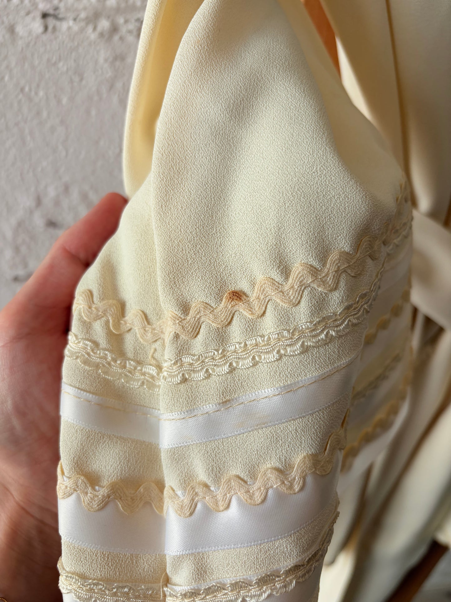 Vtg Ivory Robe