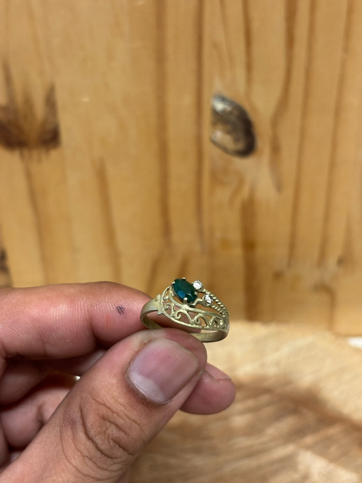 14K Gold & Green Stone Ring : 7.5
