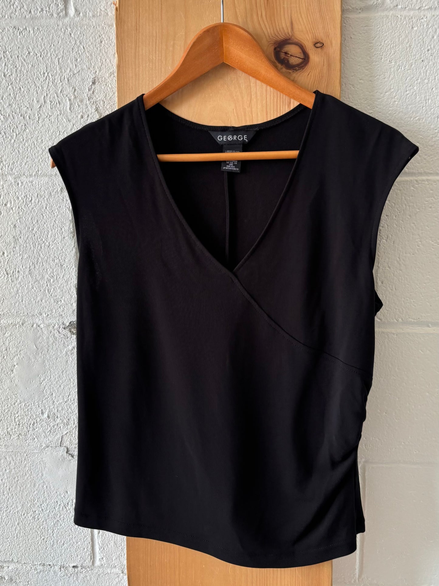 Black Sleeveless Top : L