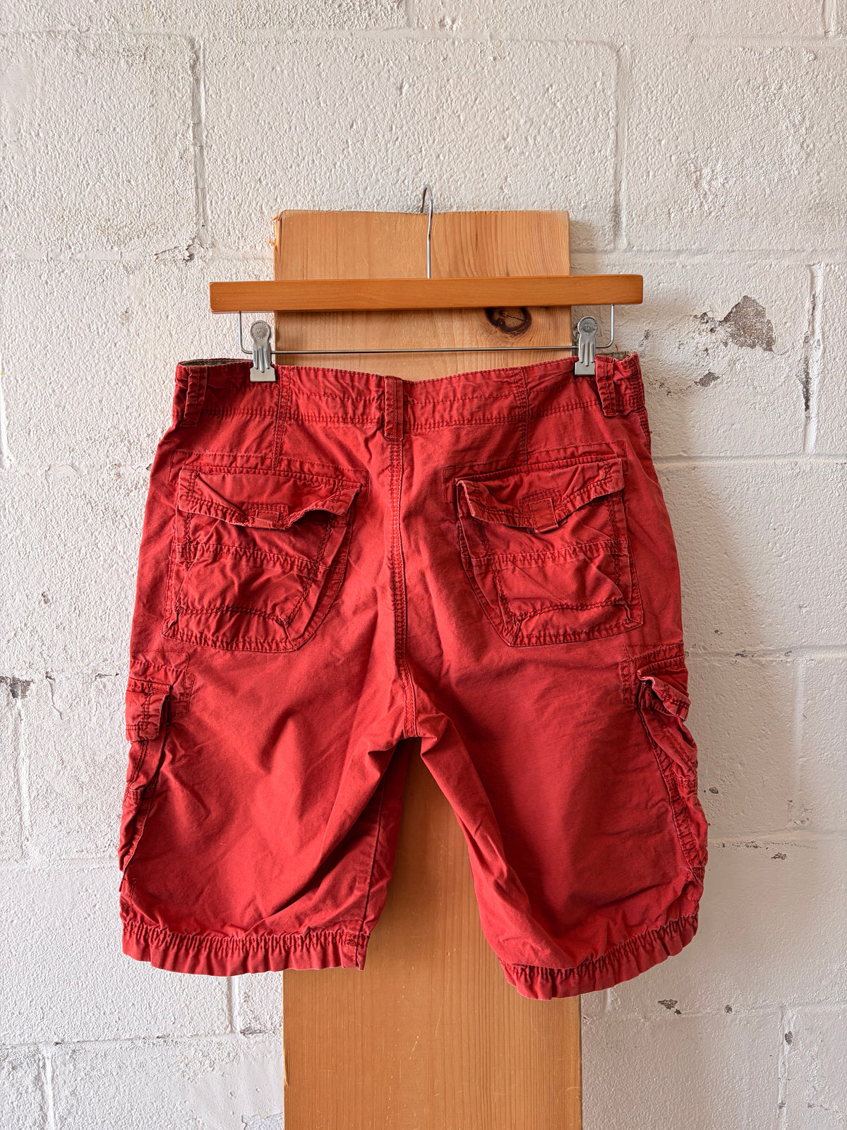 Union Bay Rust Cargo Shorts : 34