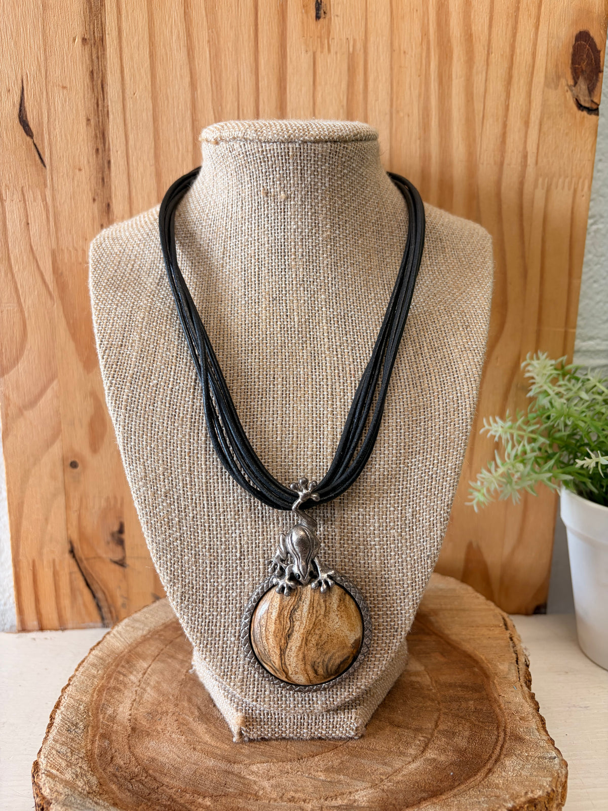 Vtg Frog Holding Stone Necklace