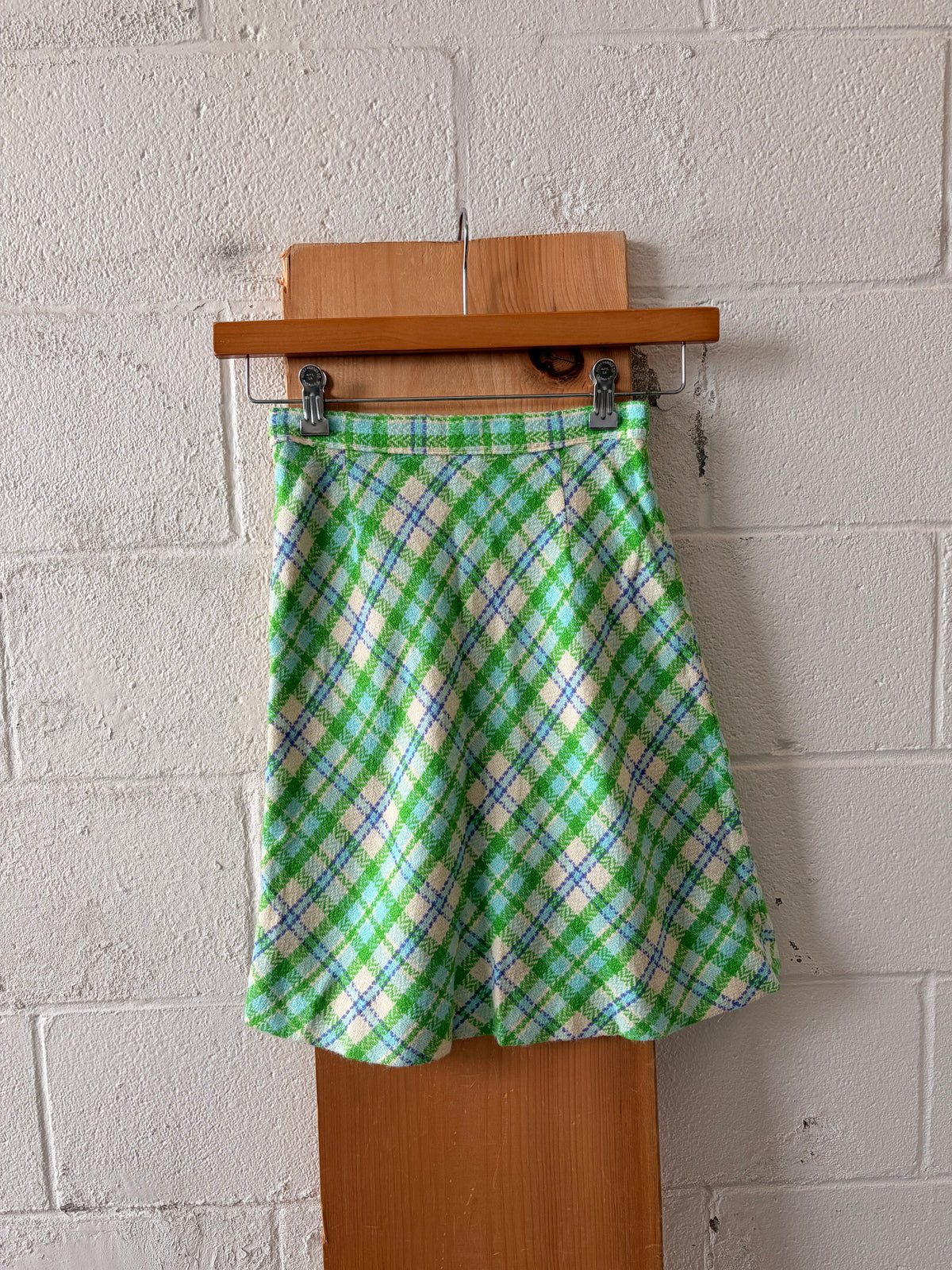 Vtg Plaid Green Skirt : 25”W