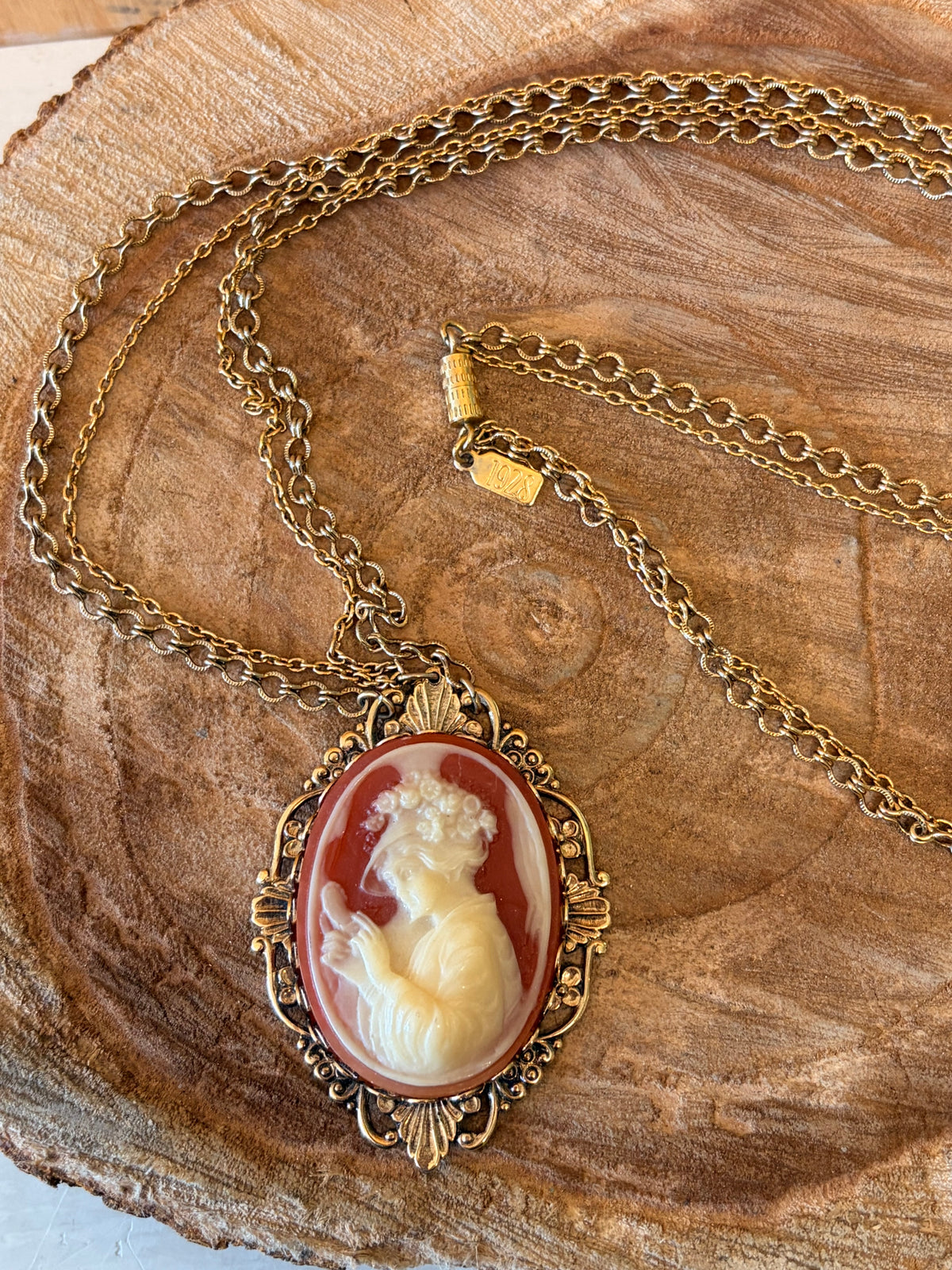 1928 Jewelry Company Cameo Pendant Necklace