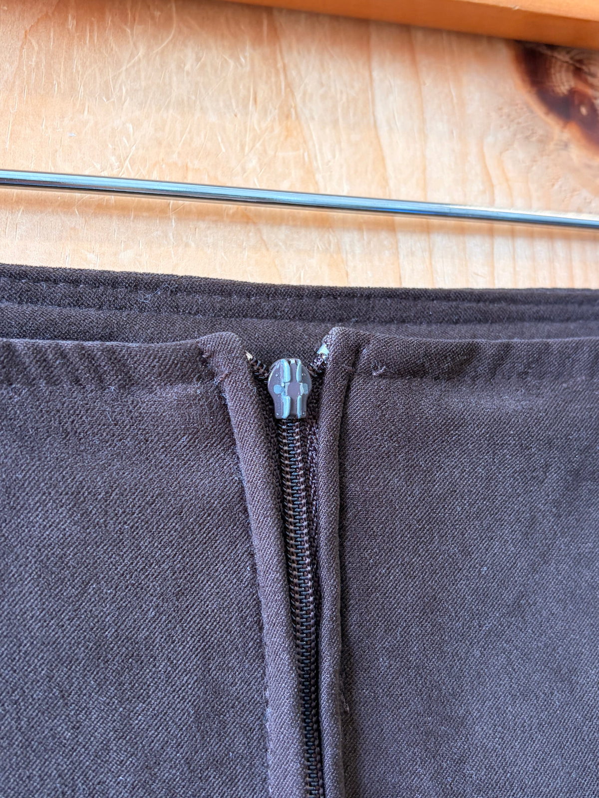 Vtg Classic Brown Midi Skirt : 31”W