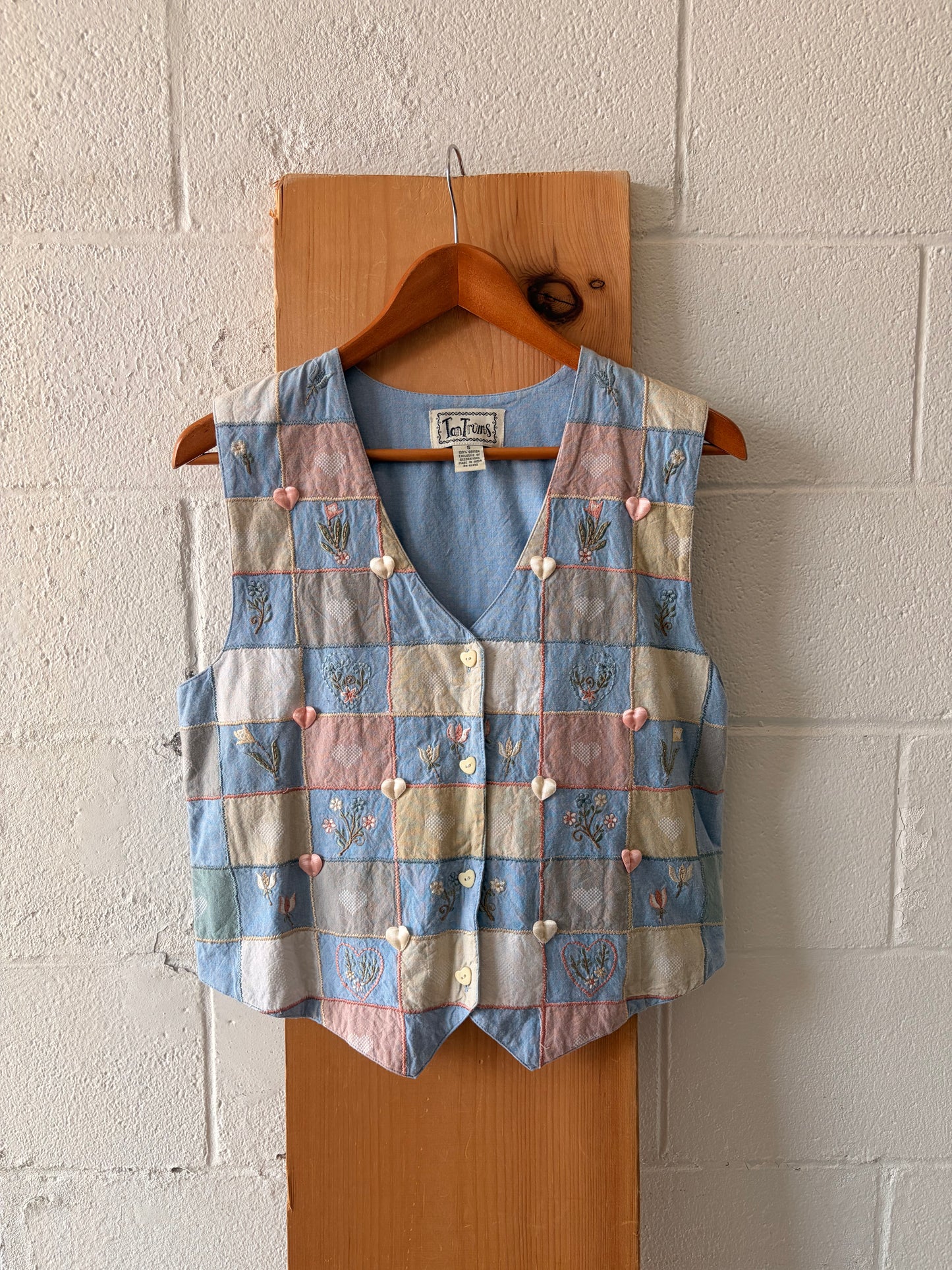 Embroidered Pastel Heart Vest : S