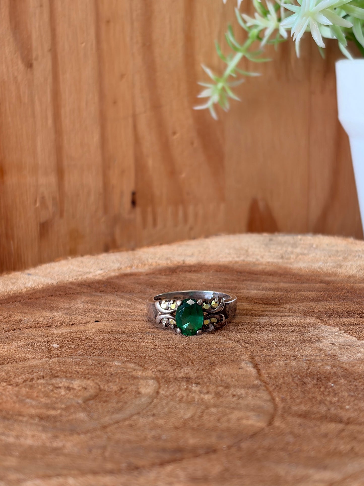 925 Green Oval Ring : Size 6.75