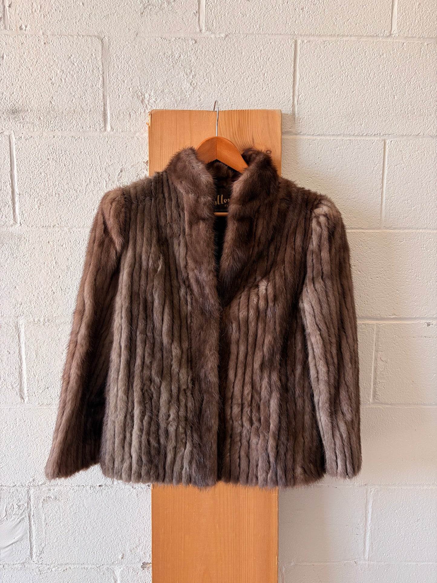 Vtg Willmann’s Furriers Jacket : M/L (Local Pick Up Only)