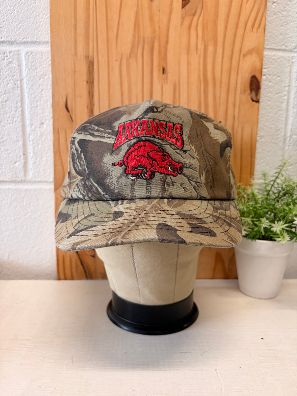 Vtg 90’s Camo Razorbacks SnapBack