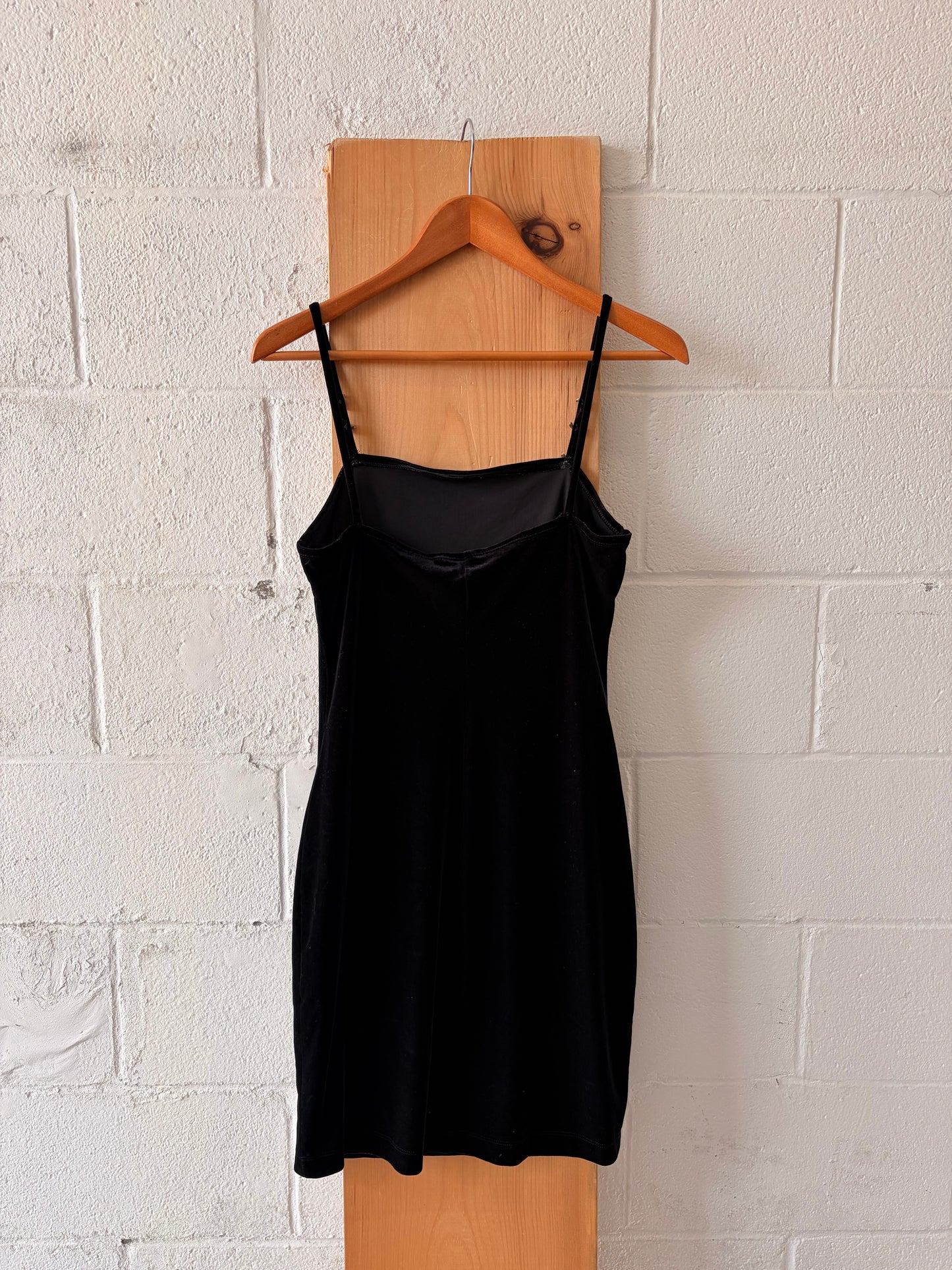 Velvet Dainty Rose Detailed Dress : M