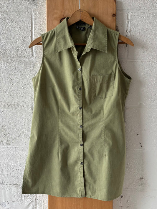 Sleeveless Button Up Top : M
