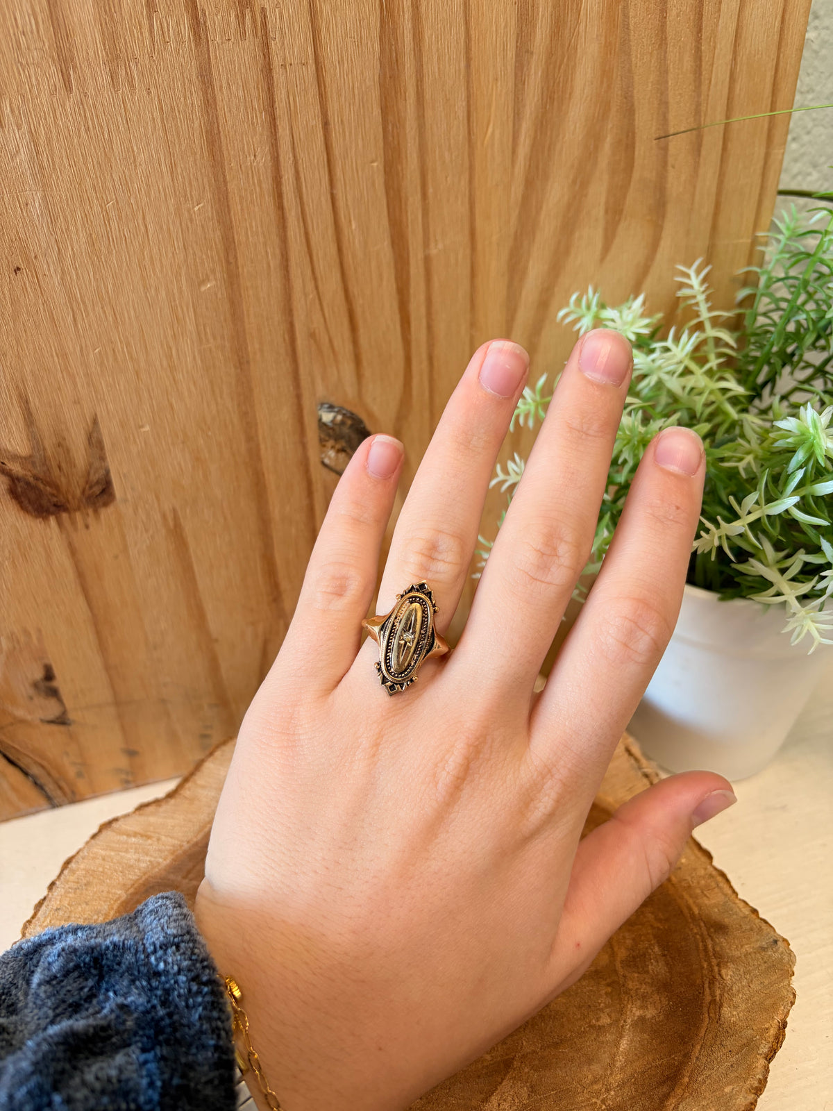Vtg Avon Kensington Ring : Size 4-6
