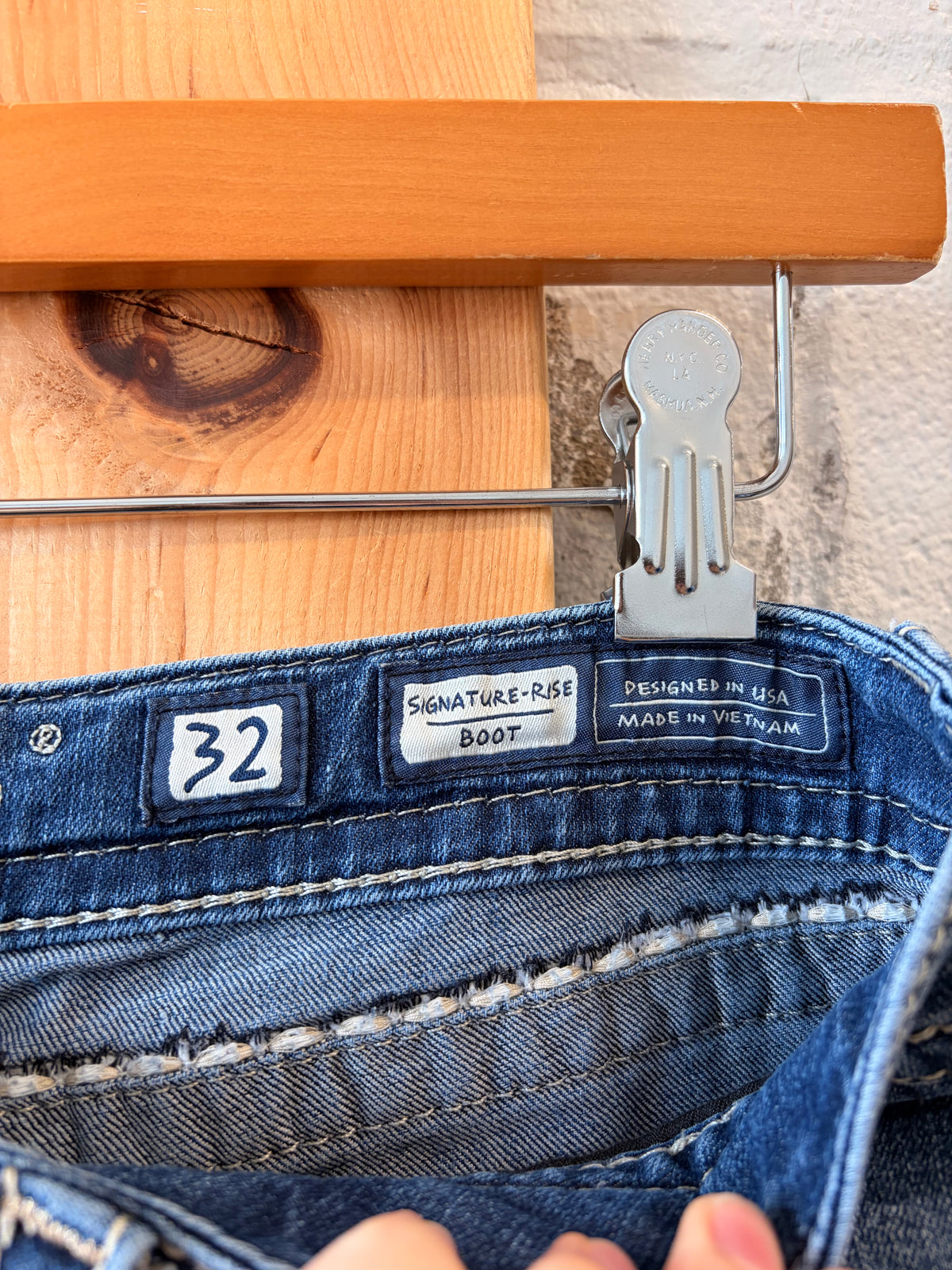 Boot Cut Miss Me Jeans : 32